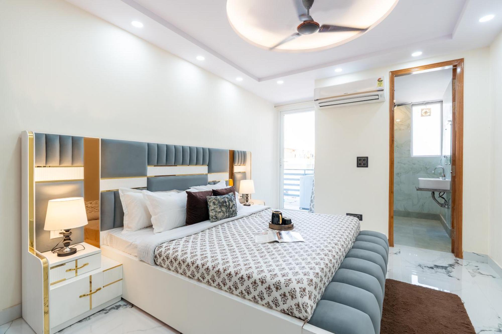 Homlee-classic 4bhk Flat Del-lift-parking