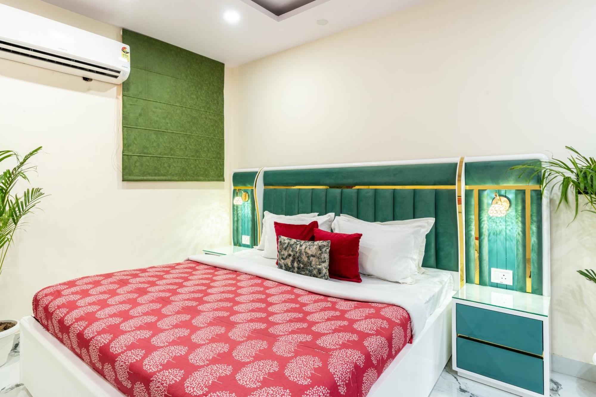 Apartment Homlee-classic 4bhk Flat Del-lift-parking New Delhi