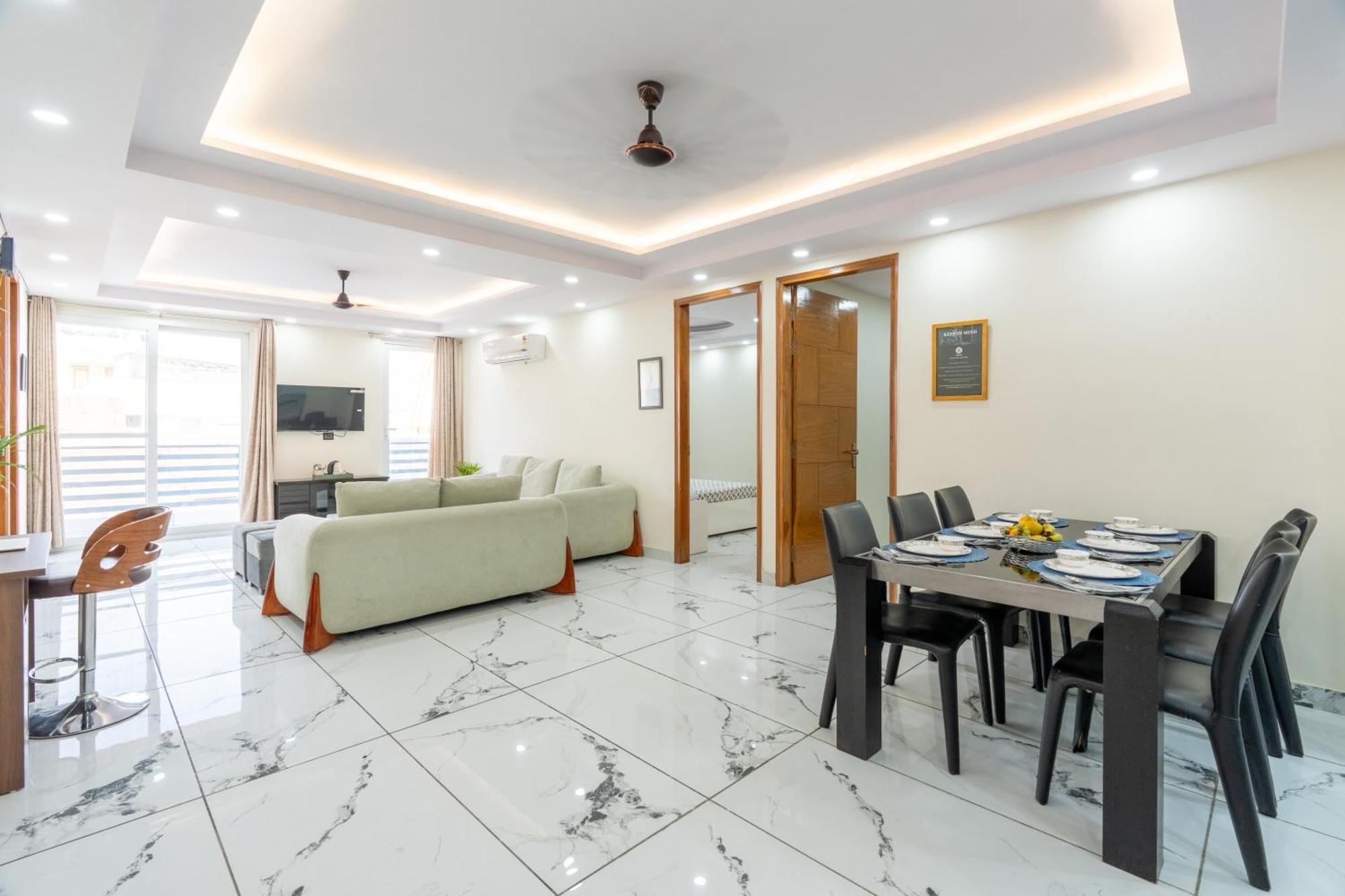 Homlee-classic 4bhk Flat Del-lift-parking New Delhi
