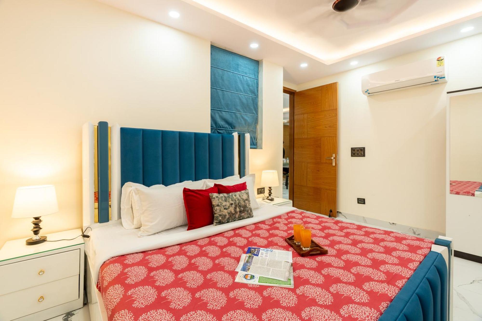 Apartment Homlee-classic 4bhk Flat Del-lift-parking *