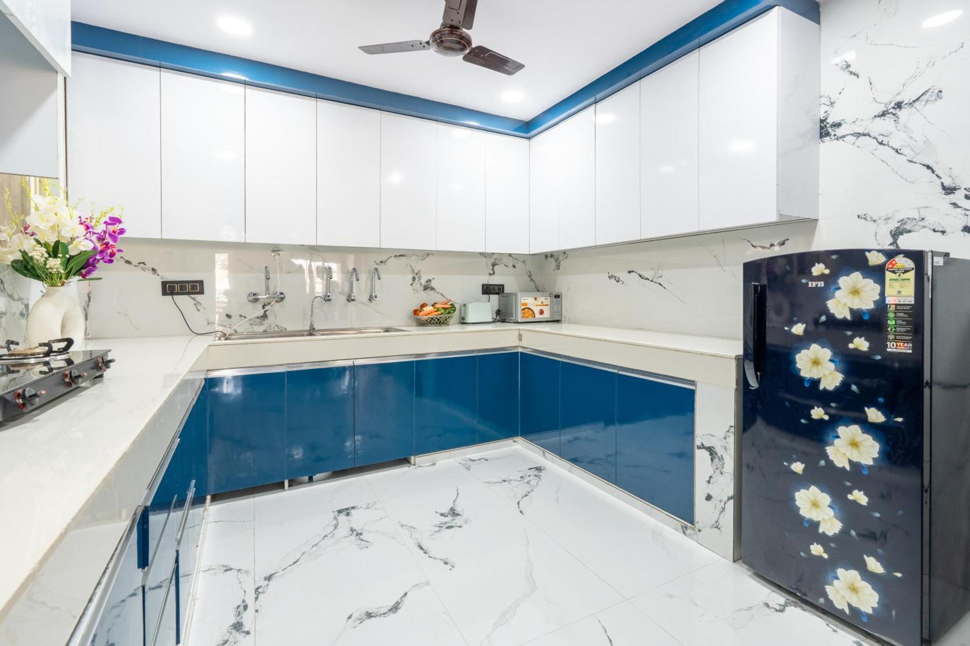 Homlee-classic 4bhk Flat Del-lift-parking *