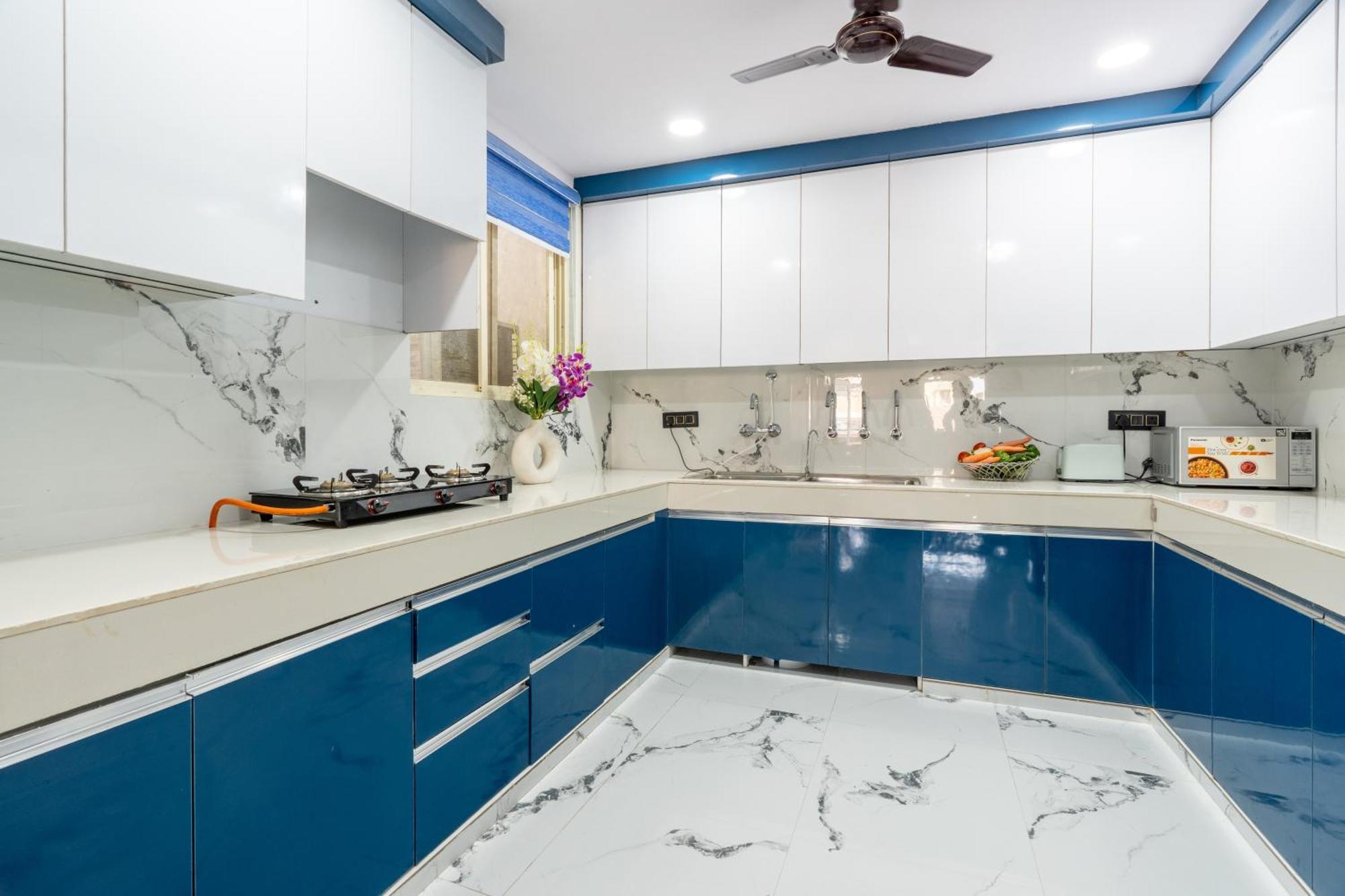 Homlee-classic 4bhk Flat Del-lift-parking New Delhi