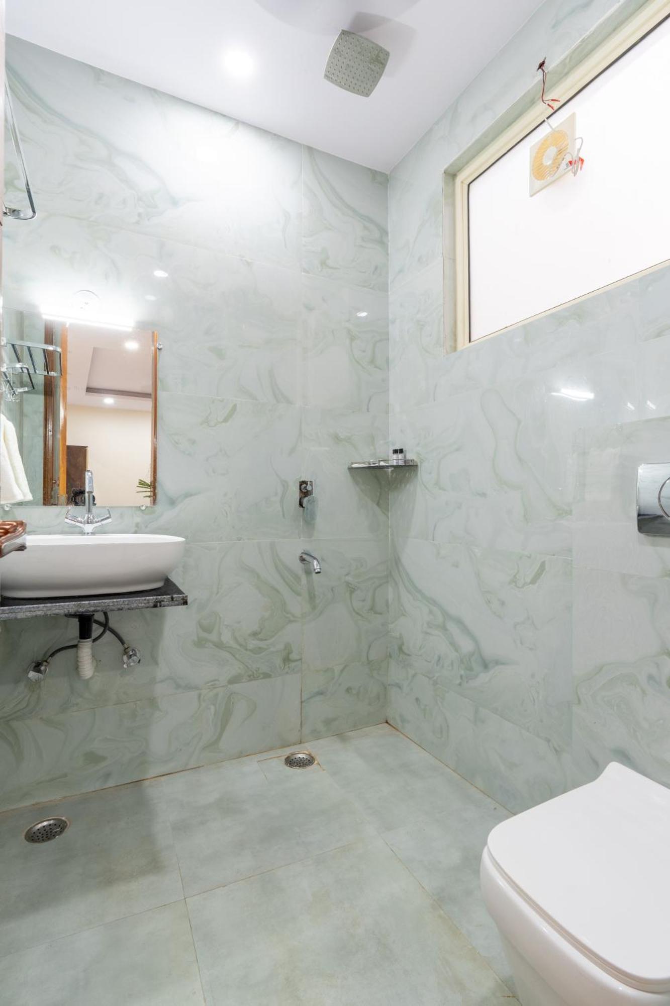 Apartment Homlee-classic 4bhk Flat Del-lift-parking New Delhi