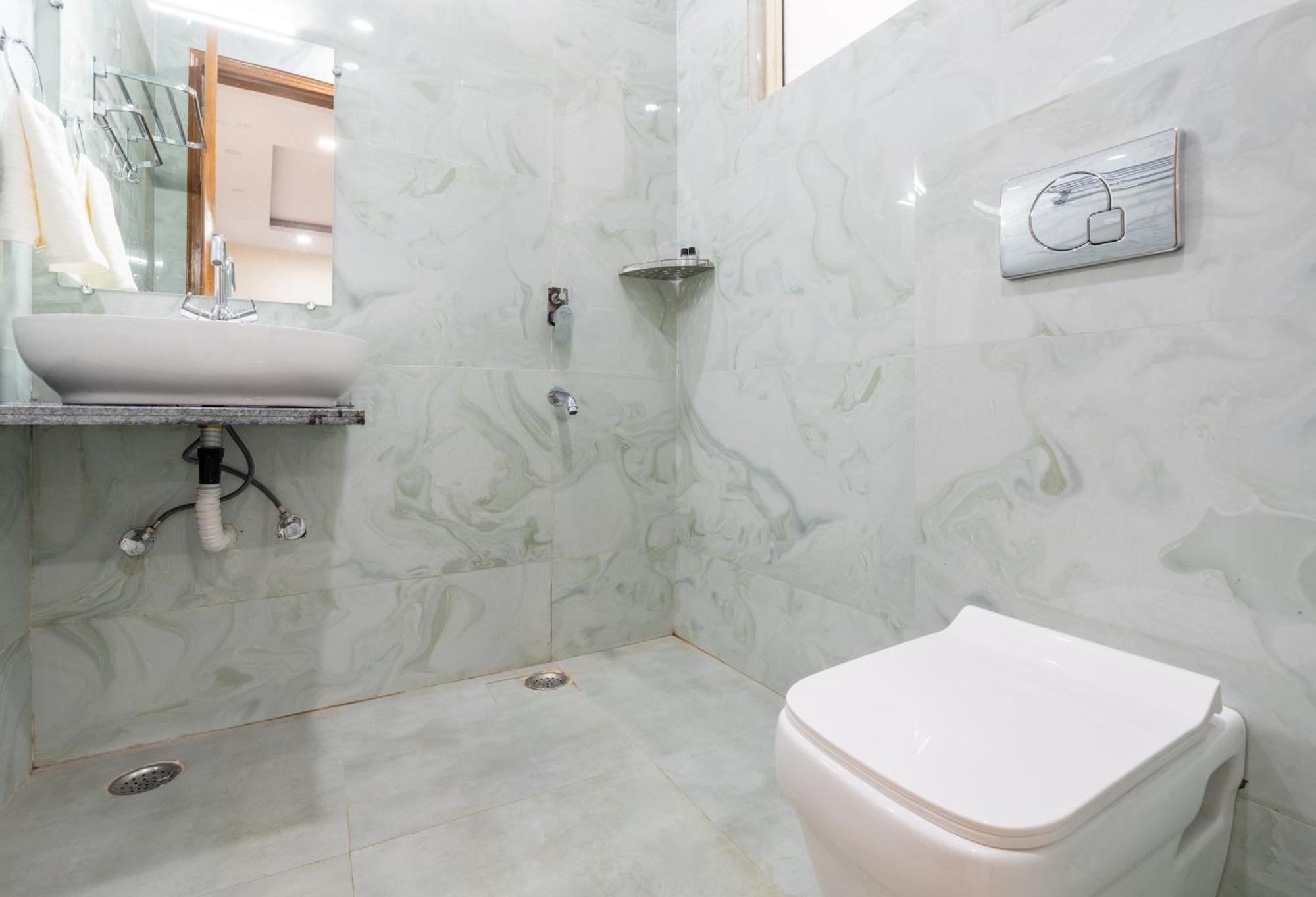 Apartment Homlee-classic 4bhk Flat Del-lift-parking *