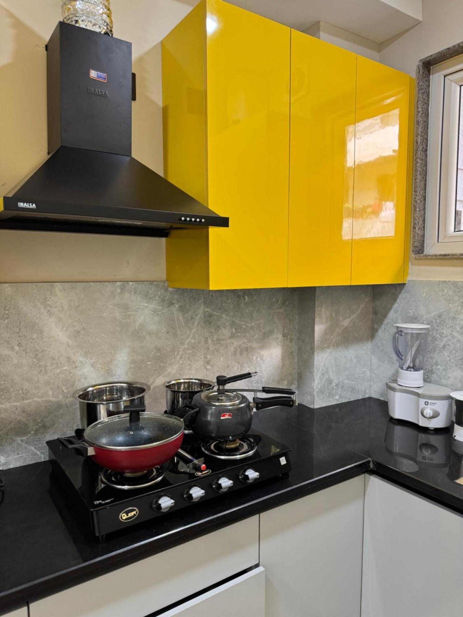 Apartment Divine India Service 3bhk,j-267 *