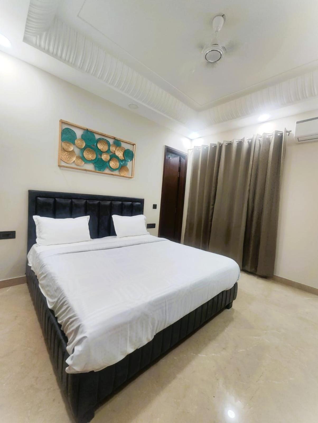 Divine India Service 3bhk,j-267 * New Delhi