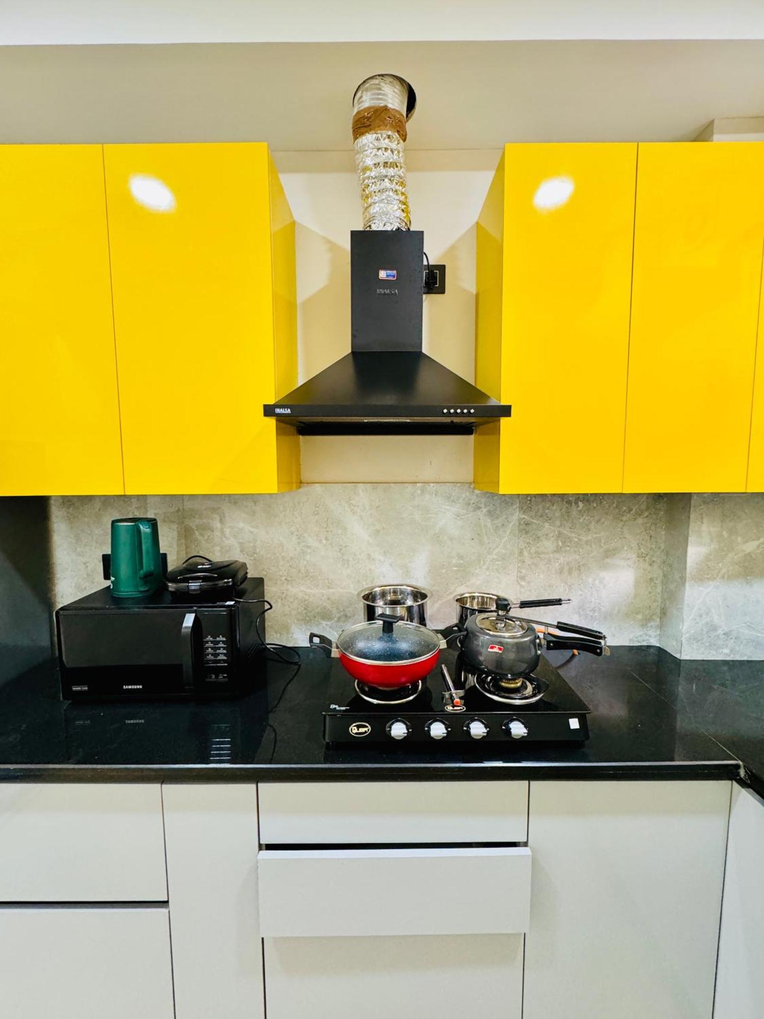 Apartment Divine India Service 3bhk,j-267 *
