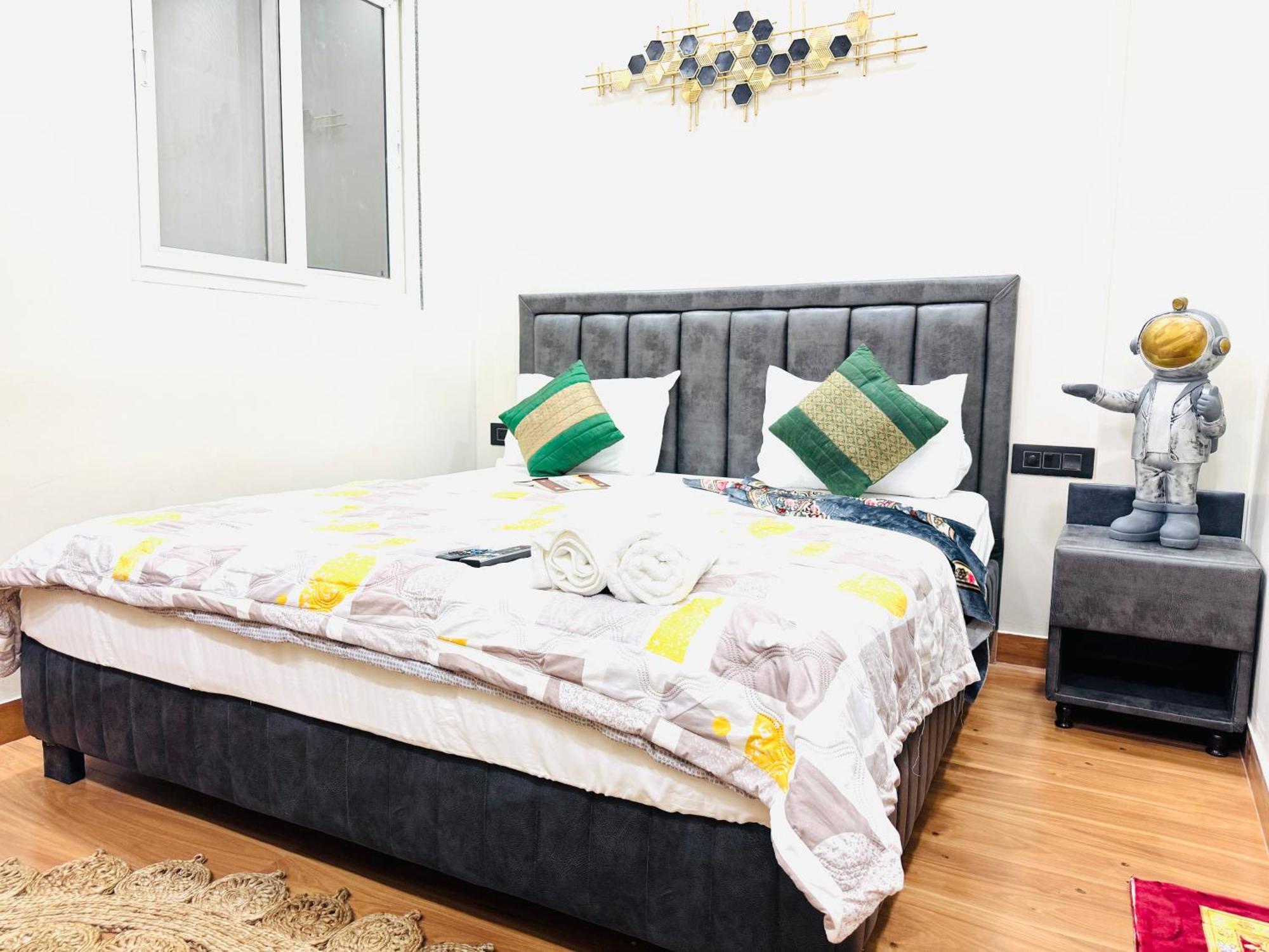 Divine India Service 3bhk,j-267 Apartment