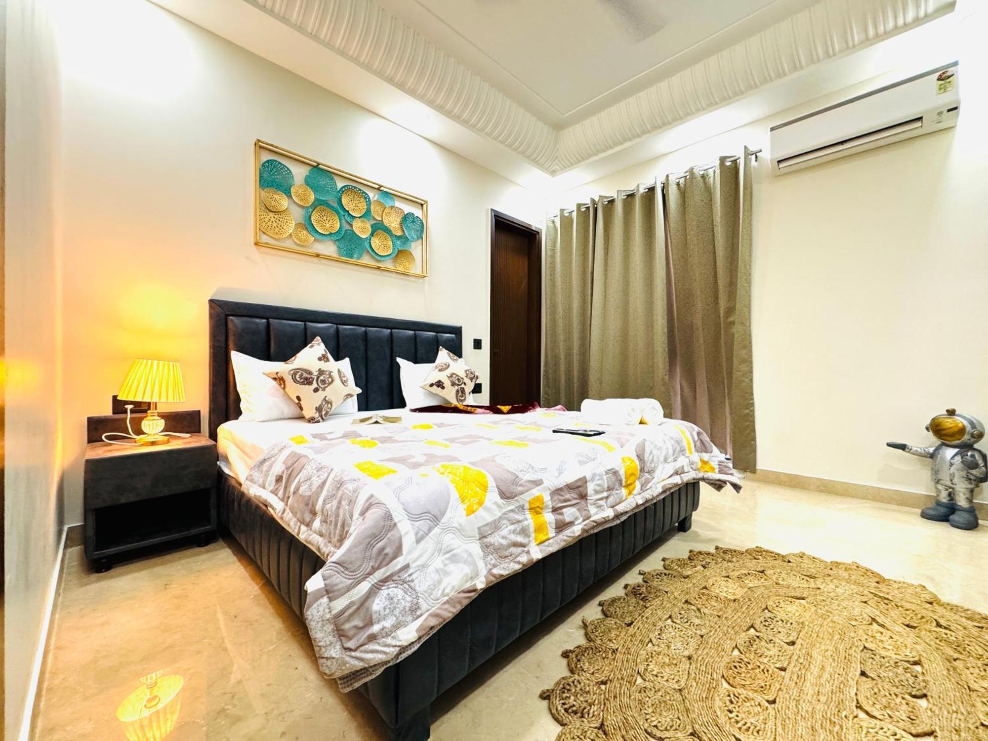 Divine India Service 3bhk,j-267 * New Delhi