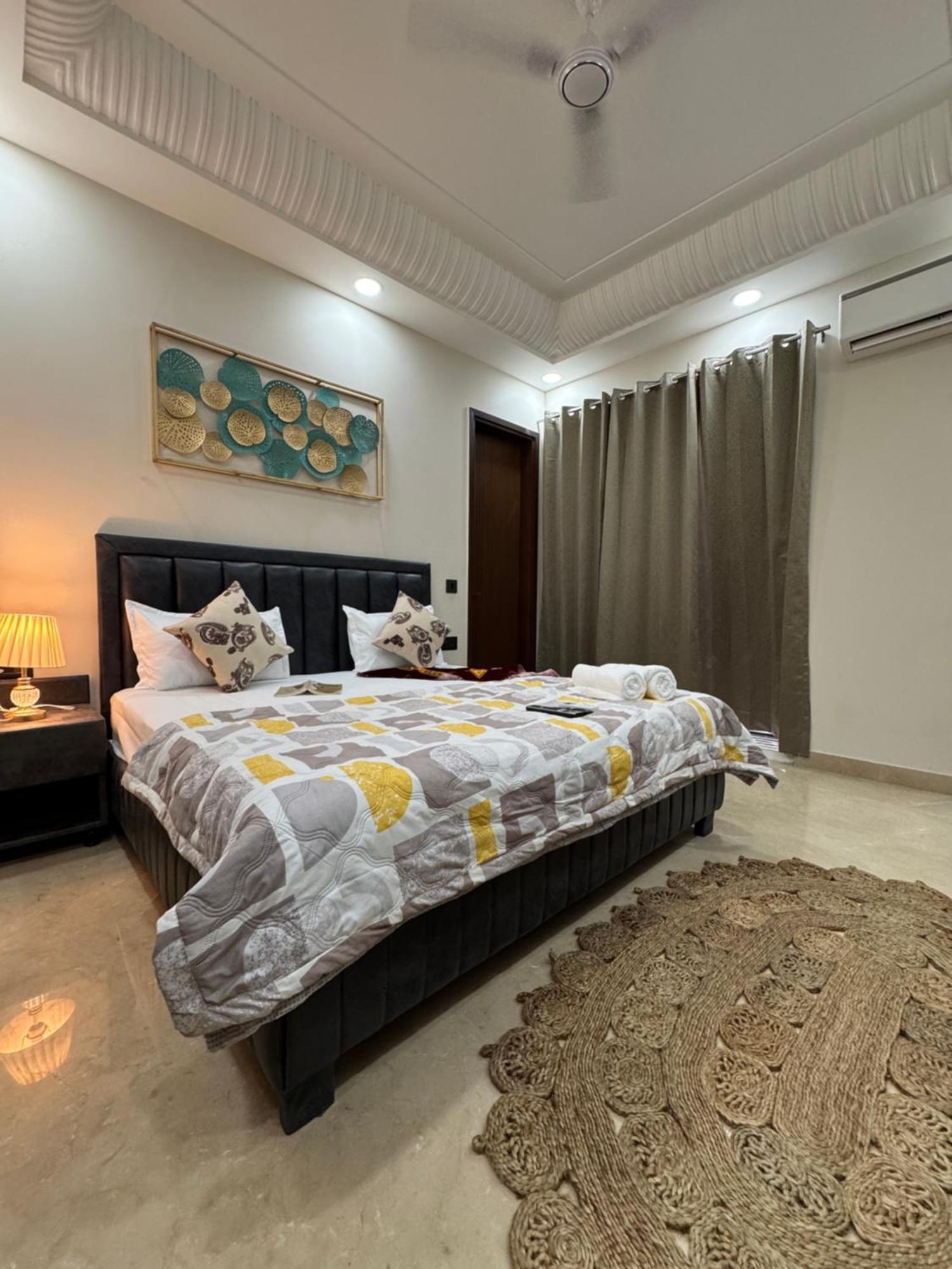 Divine India Service 3bhk,j-267 Apartment New Delhi