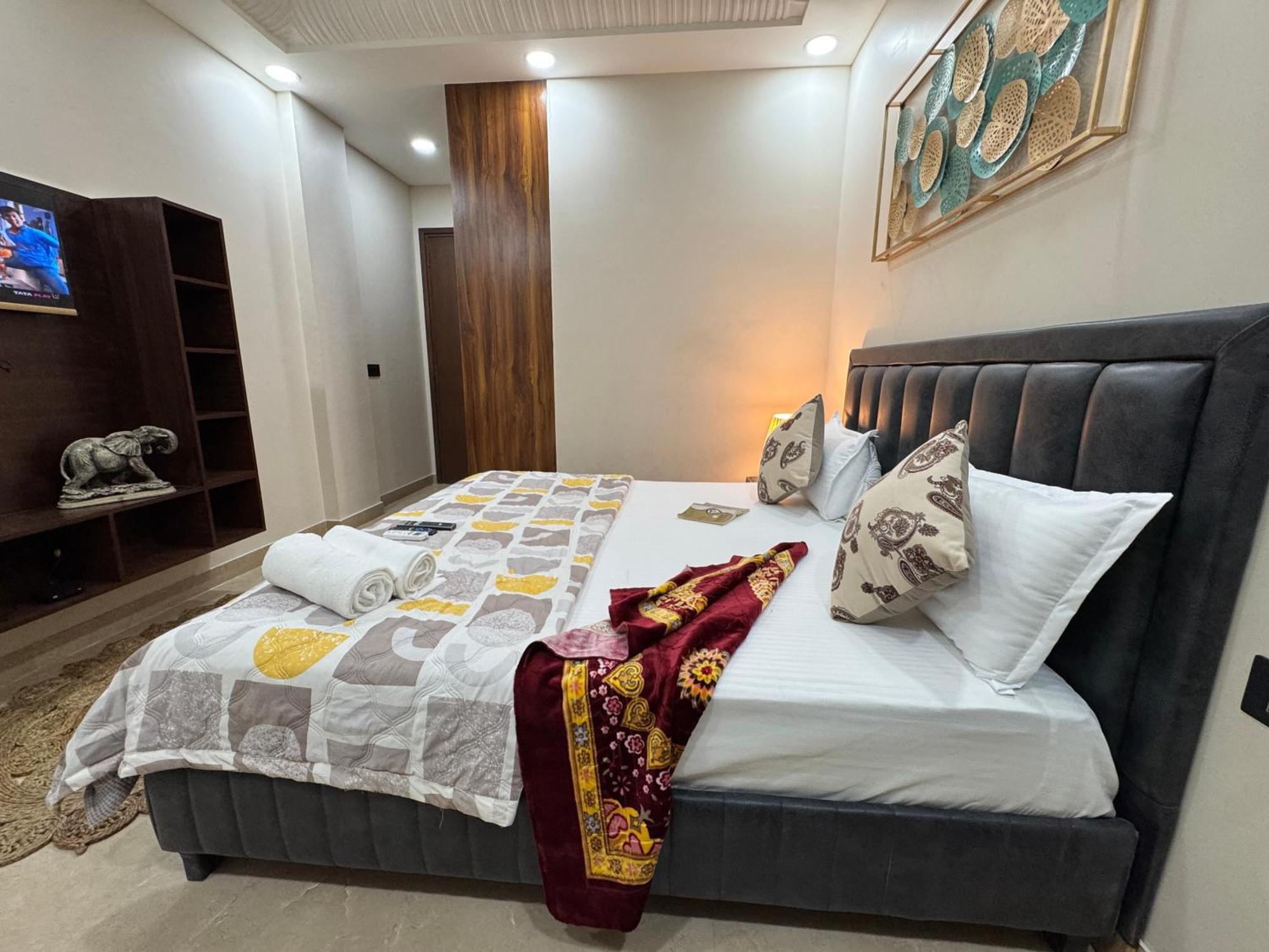 Divine India Service 3bhk,j-267 New Delhi