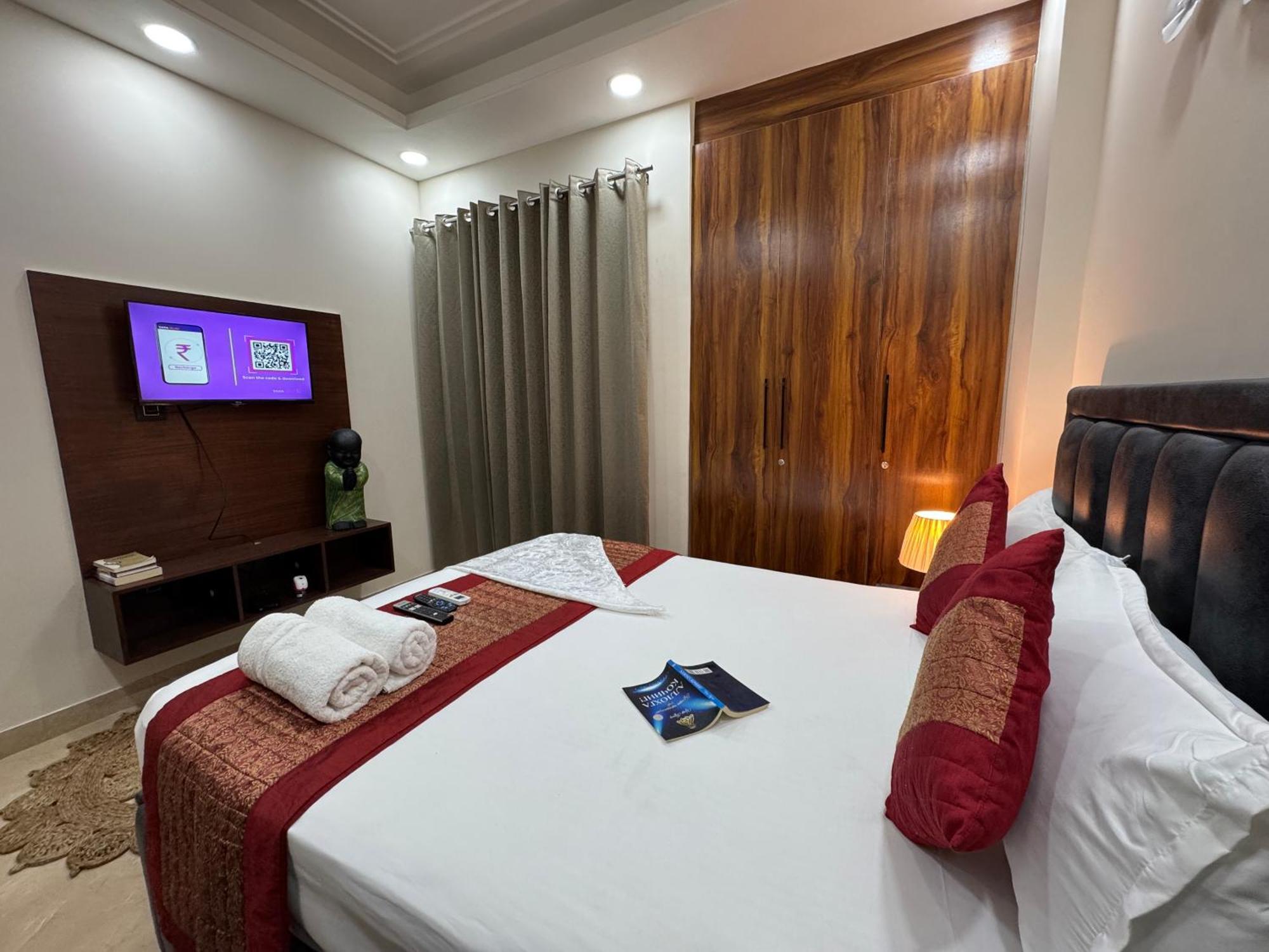 Divine India Service 3bhk,j-267 New Delhi