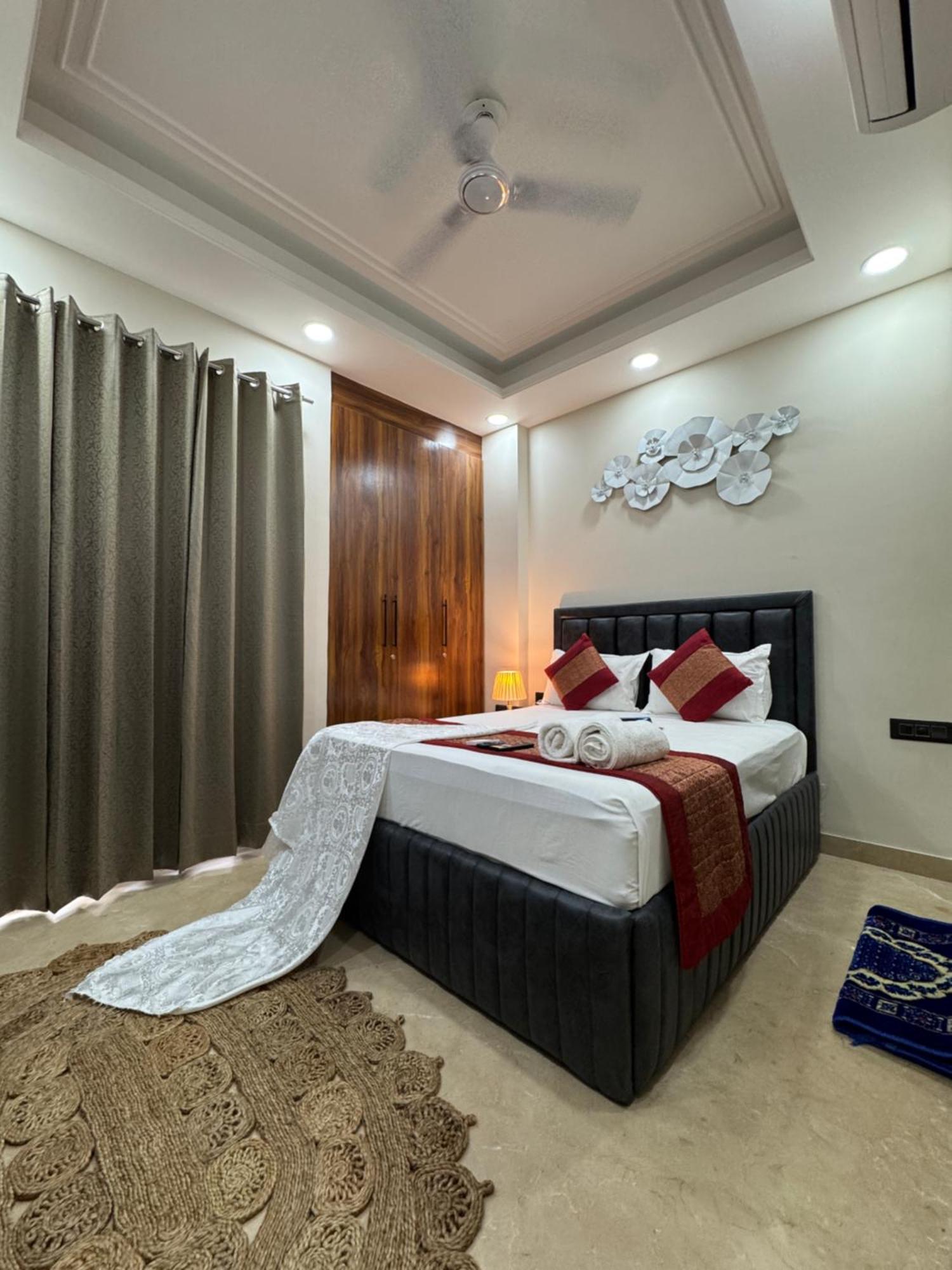 Apartment Divine India Service 3bhk,j-267
