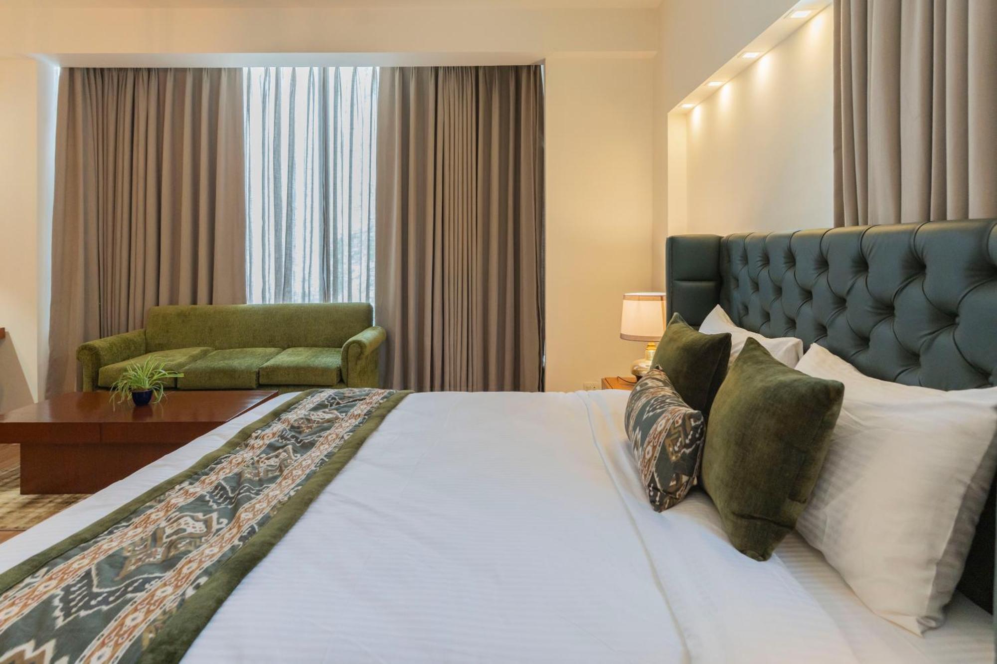 Ahuja Residency Sage Hotel 3*