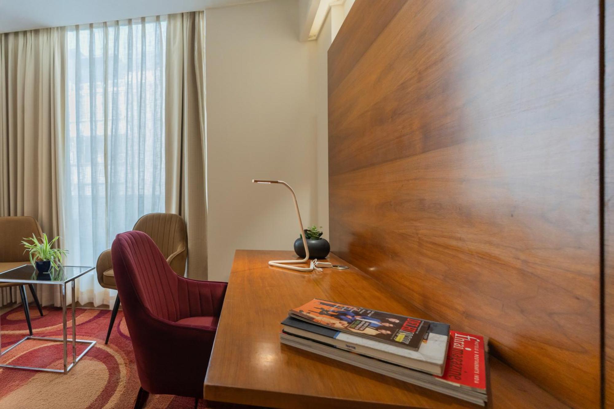 Hotel Ahuja Residency Sage