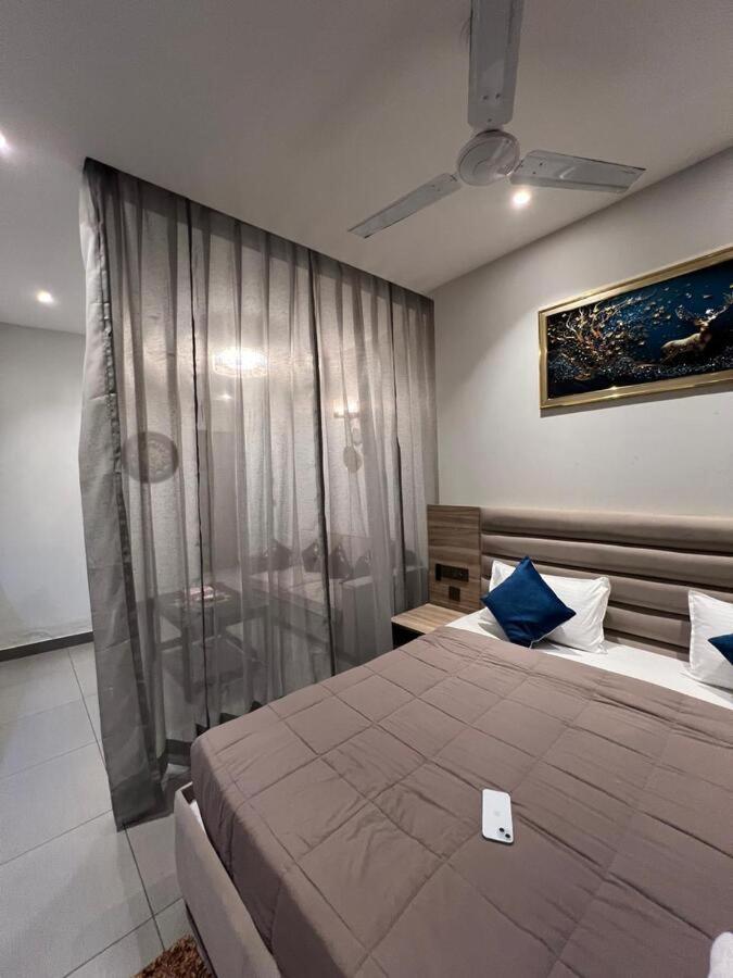 Apartment Supernova Luxury Stays In Noida