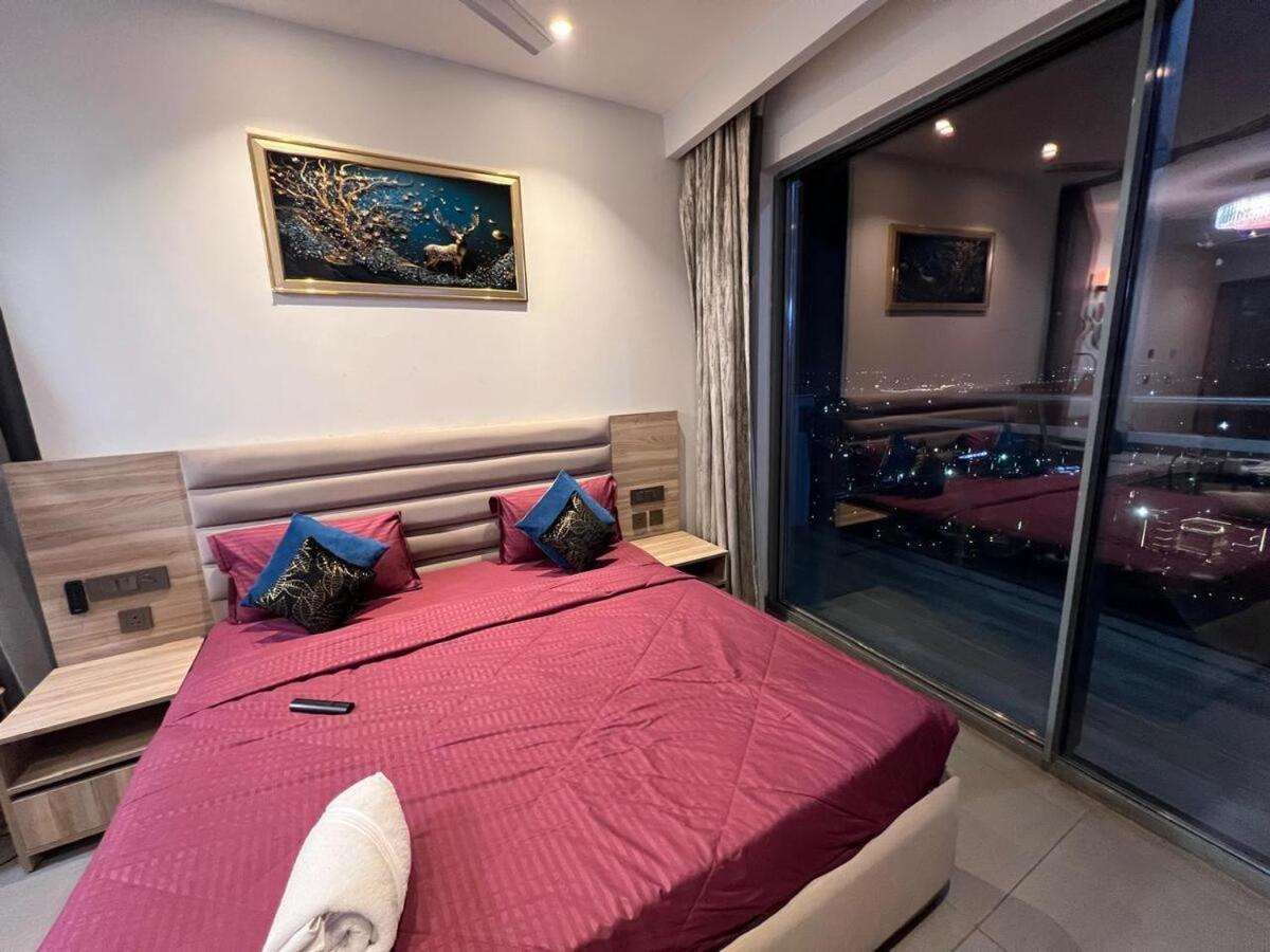 Supernova Luxury Stays In Noida Apartment