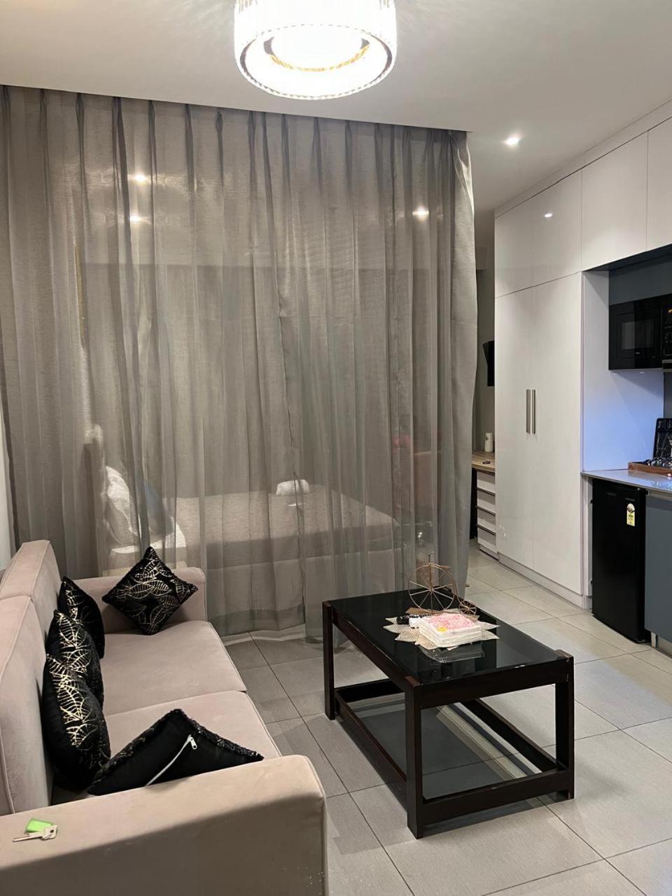 Apartment Supernova Luxury Stays In Noida *