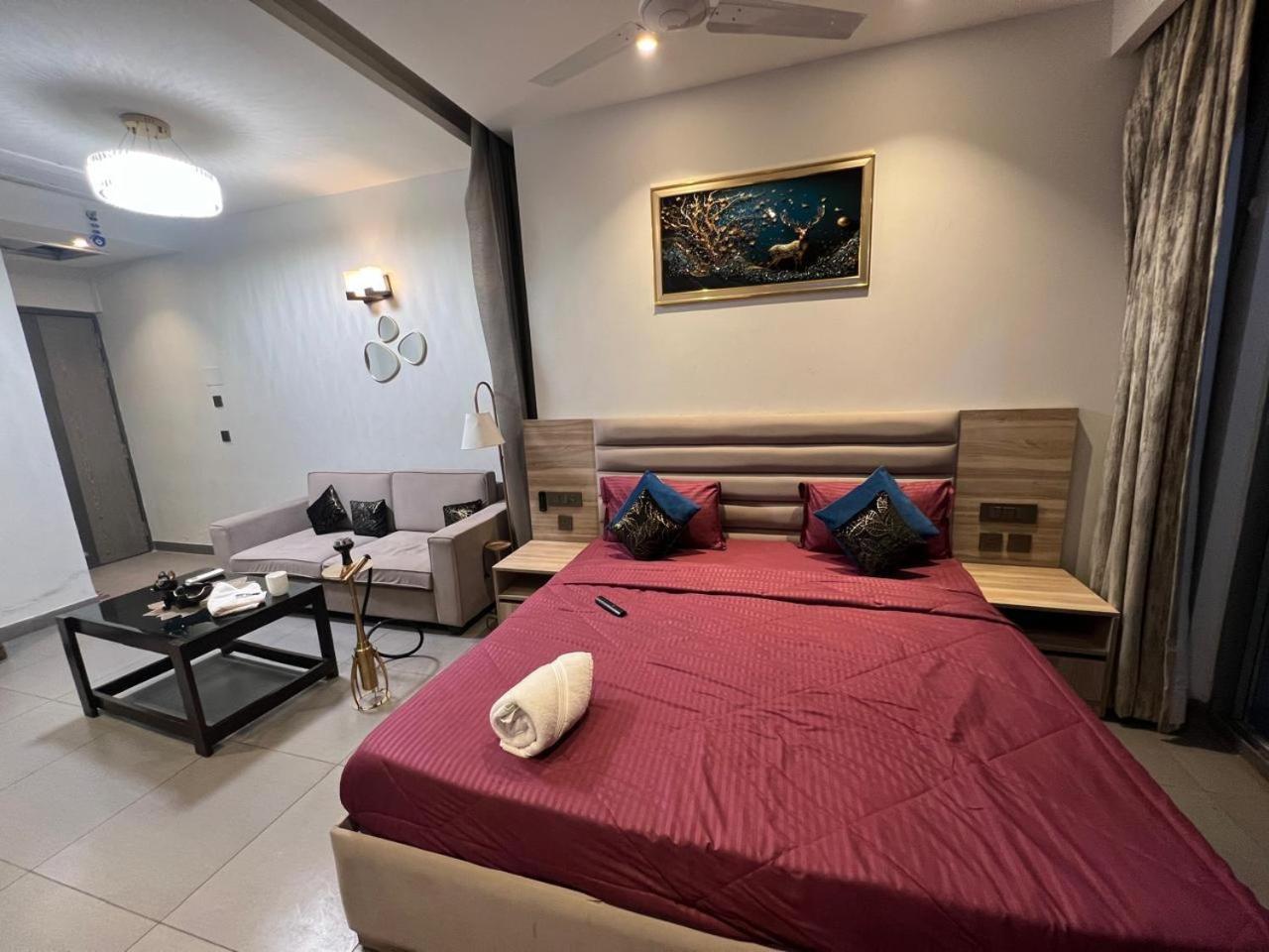 Supernova Luxury Stays In Noida Apartment New Delhi