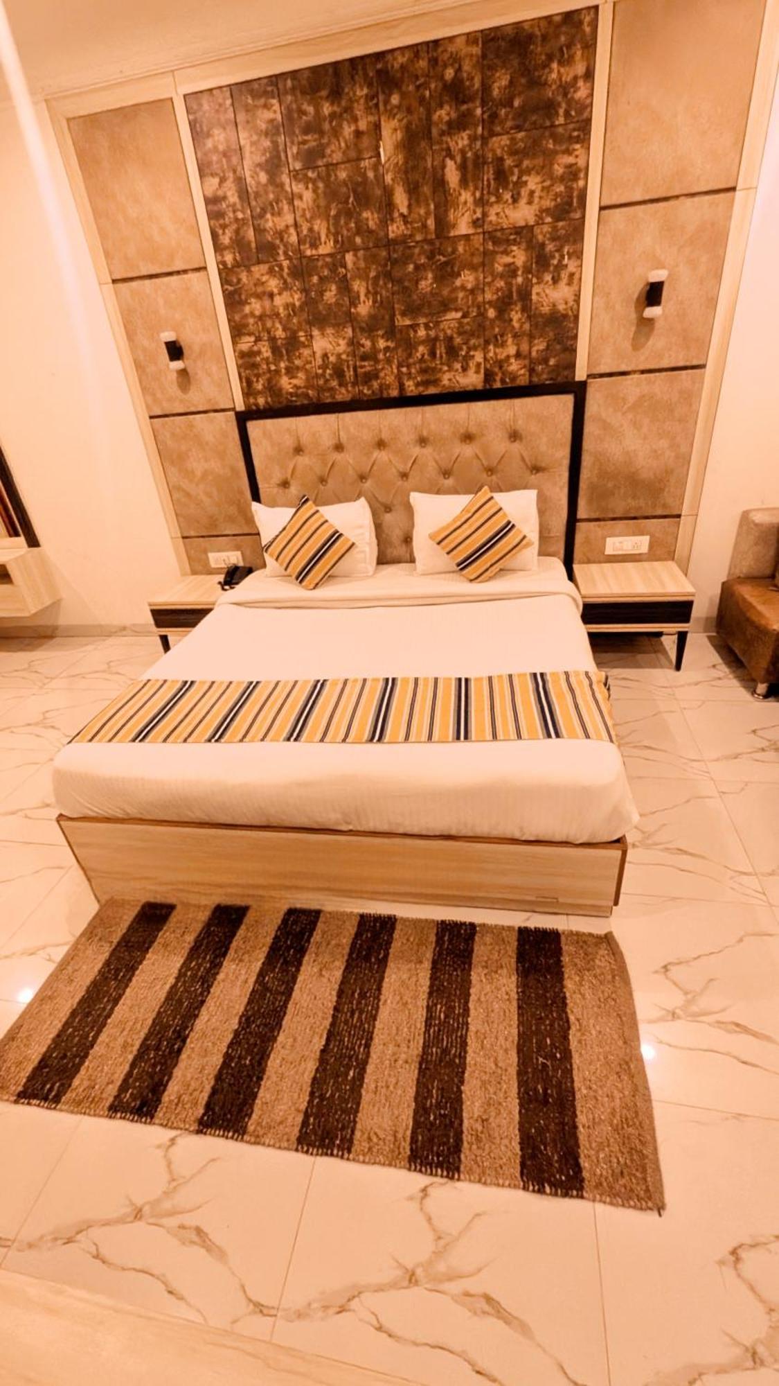 Almora Near Terminal 1 Delhi Airport - With - Free Airport Pickup And Drop