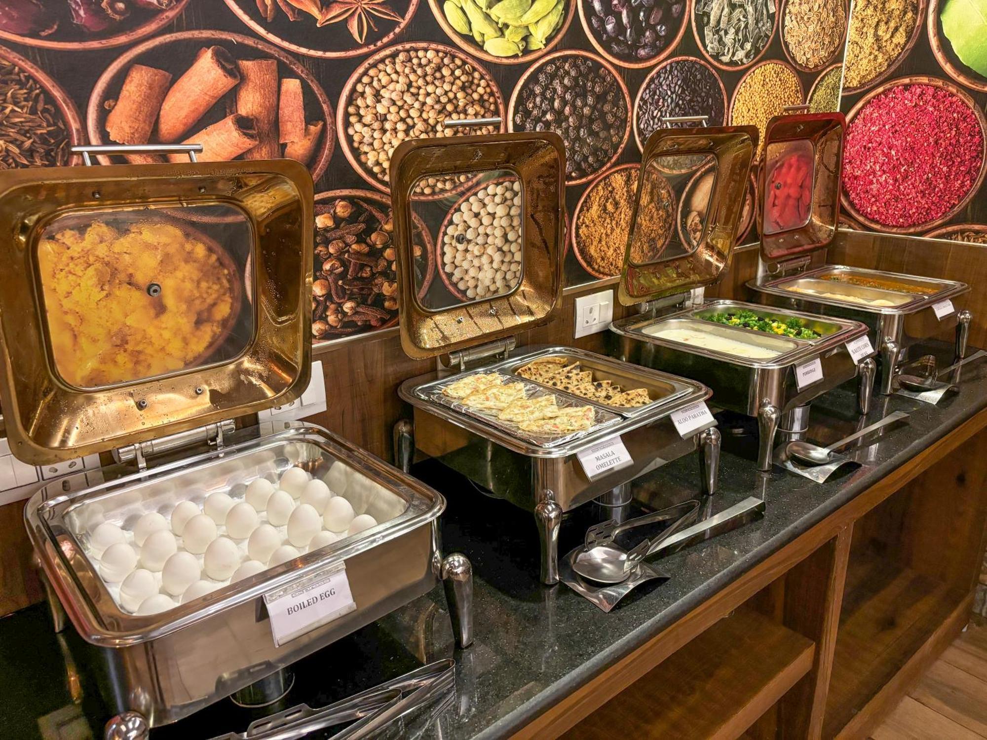 West End Igi Delhi Airport Hotel 4*