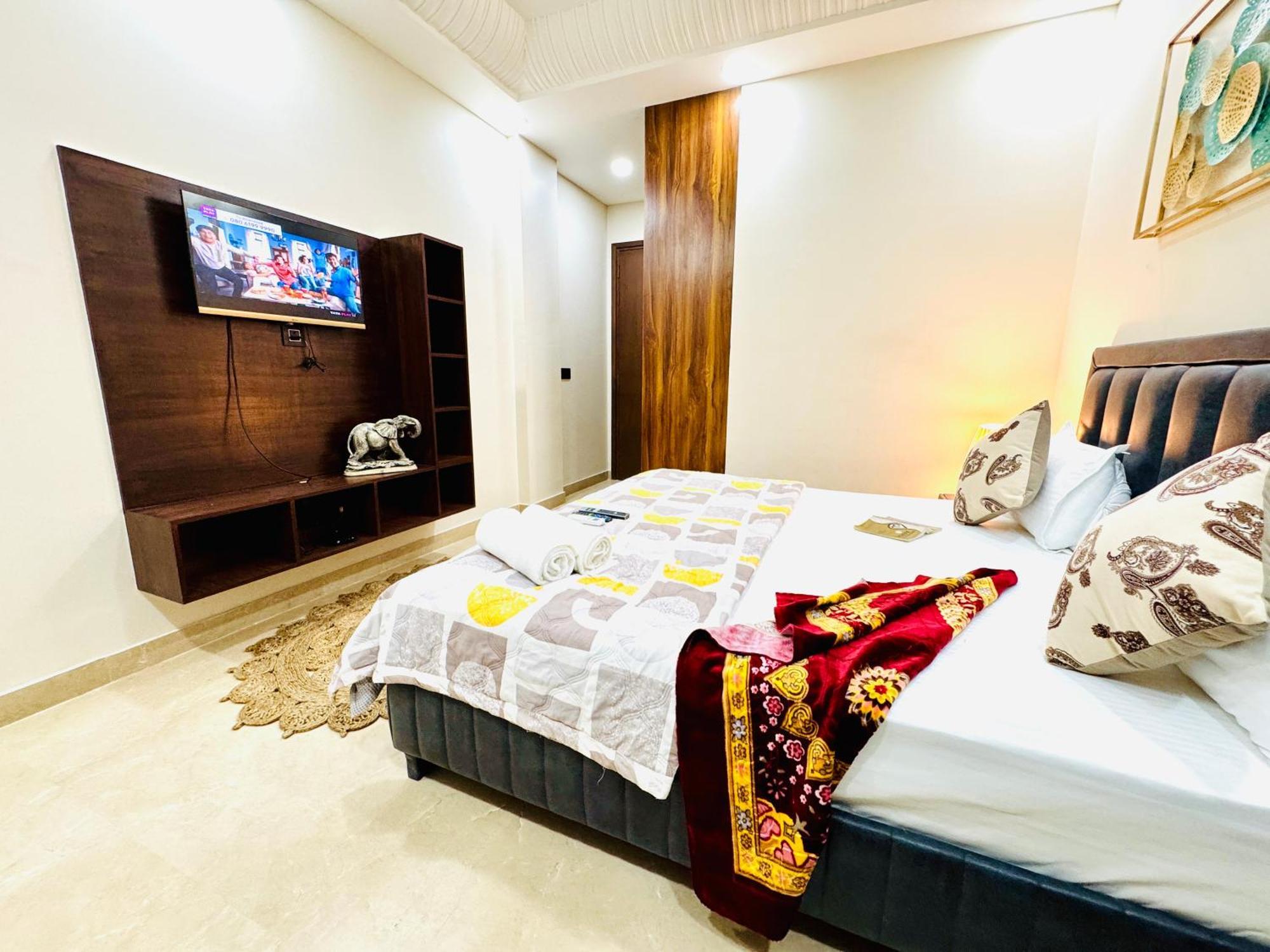 Apartment Fortune Home Service Apartment Studio, J-267 Saket New Delhi