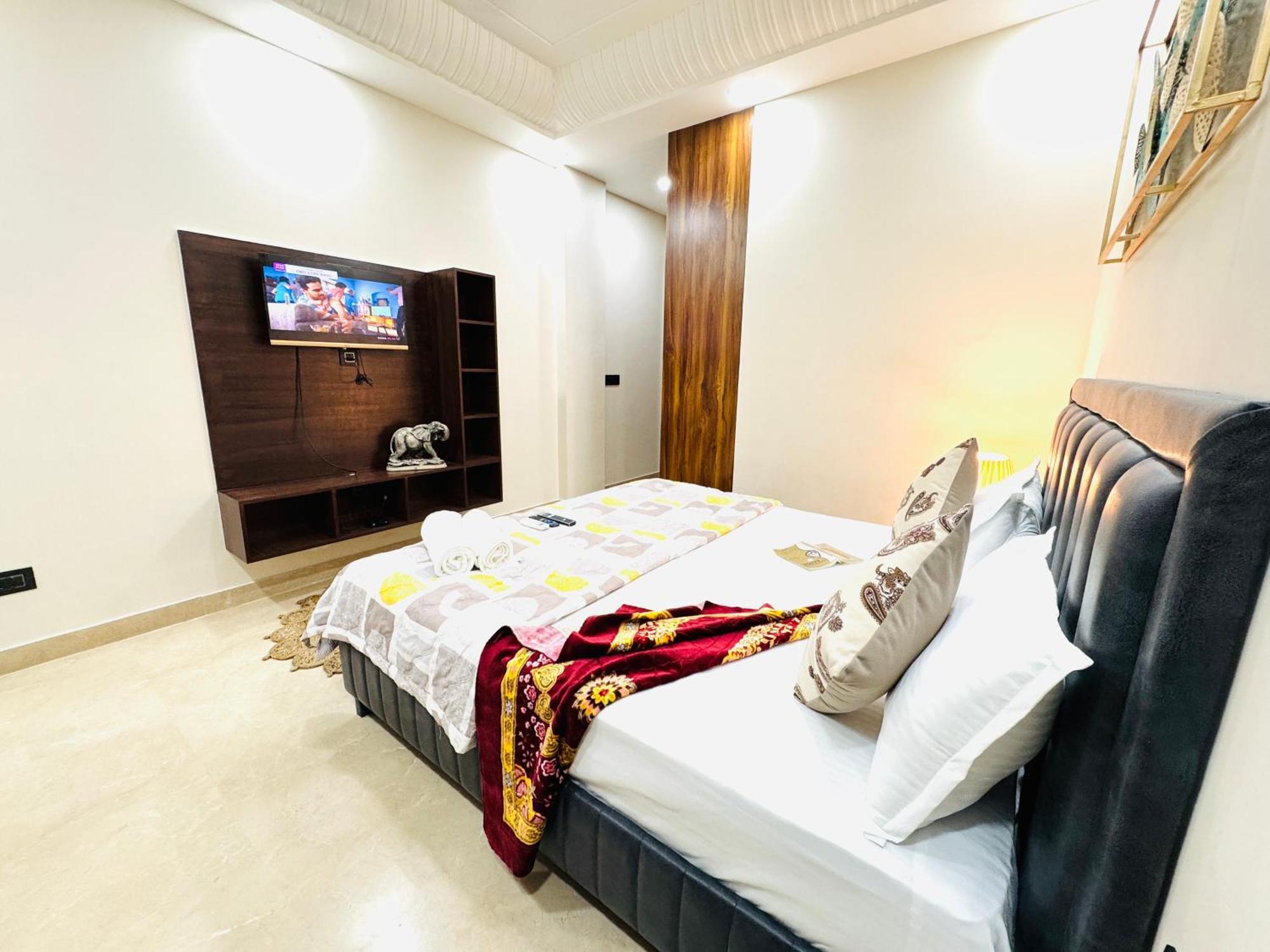 Apartment Fortune Home Service Apartment Studio, J-267 Saket *