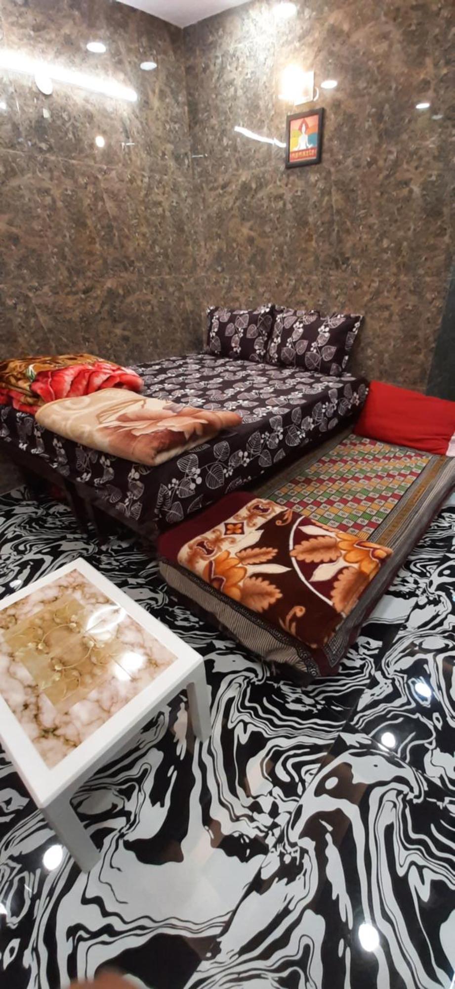 Apartment Aggarwal Independent Fully Ac With Private Kitchen For Self Cooking Having Utensils And Fridge And Washroom Along With Facilities Of Your Sweet Home, High Speed Wifi, Fridge , Smart Tv , Work Desk