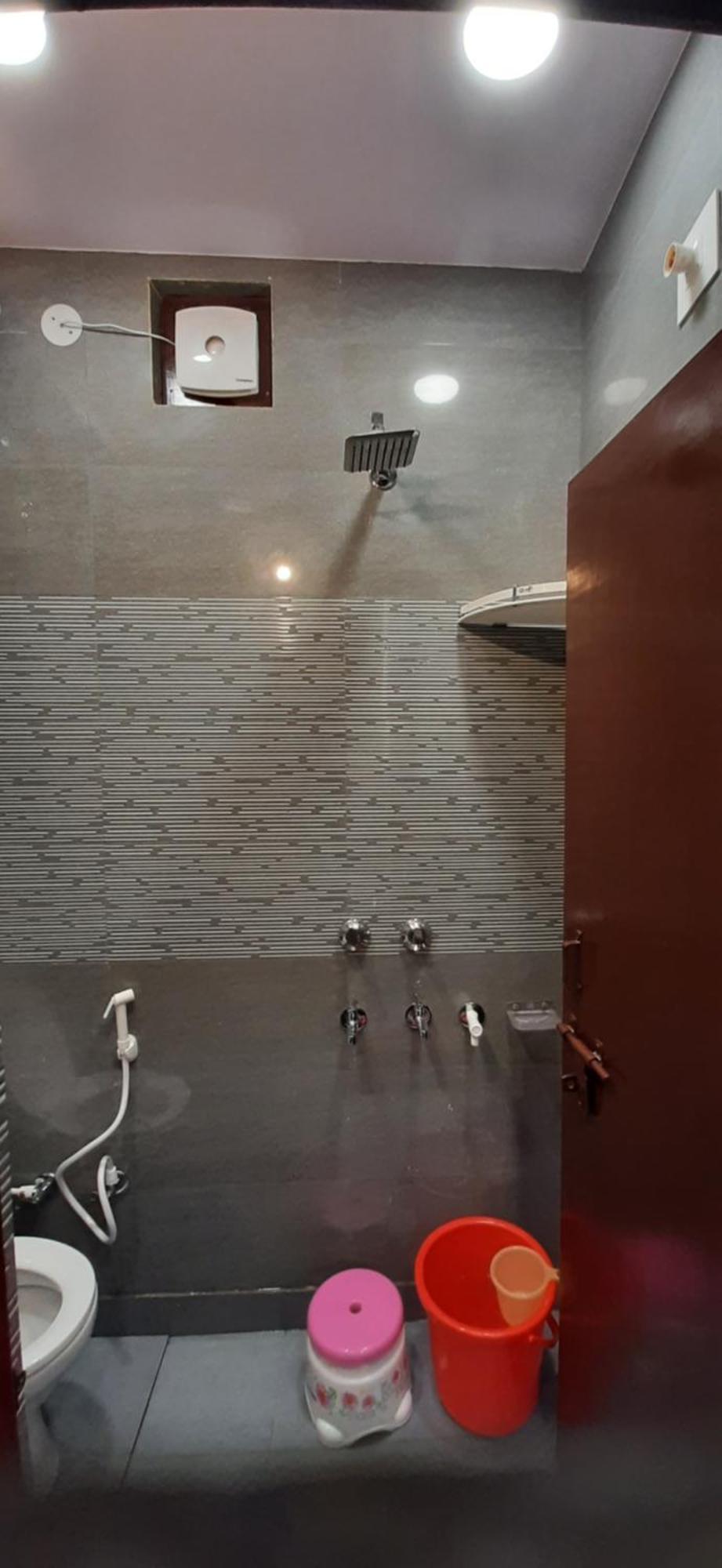 Aggarwal Independent Fully Ac With Private Kitchen For Self Cooking Having Utensils And Fridge And Washroom Along With Facilities Of Your Sweet Home, High Speed Wifi, Fridge , Smart Tv , Work Desk Apartment New Delhi