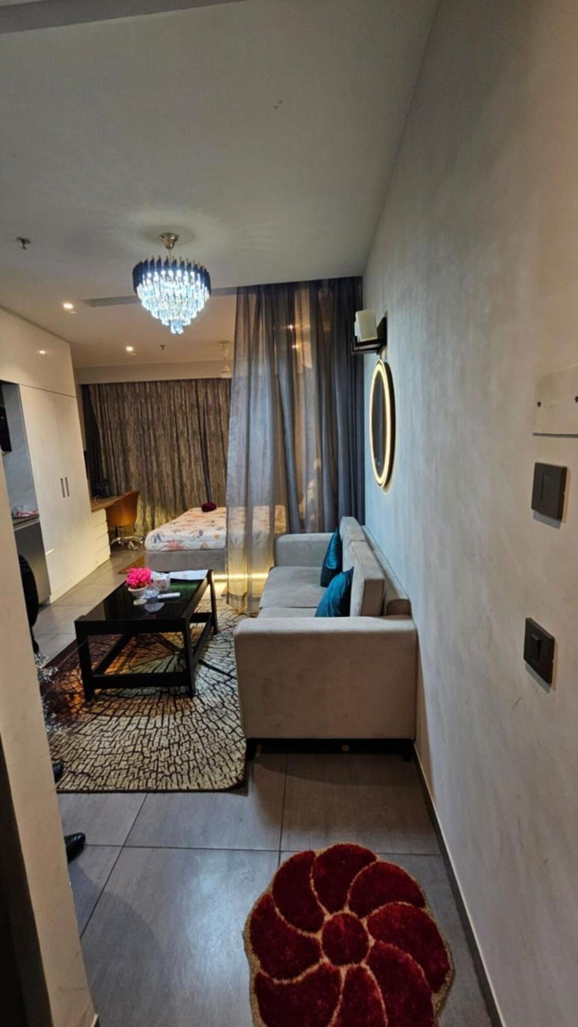 Supernova Luxury Stays In Noida * New Delhi