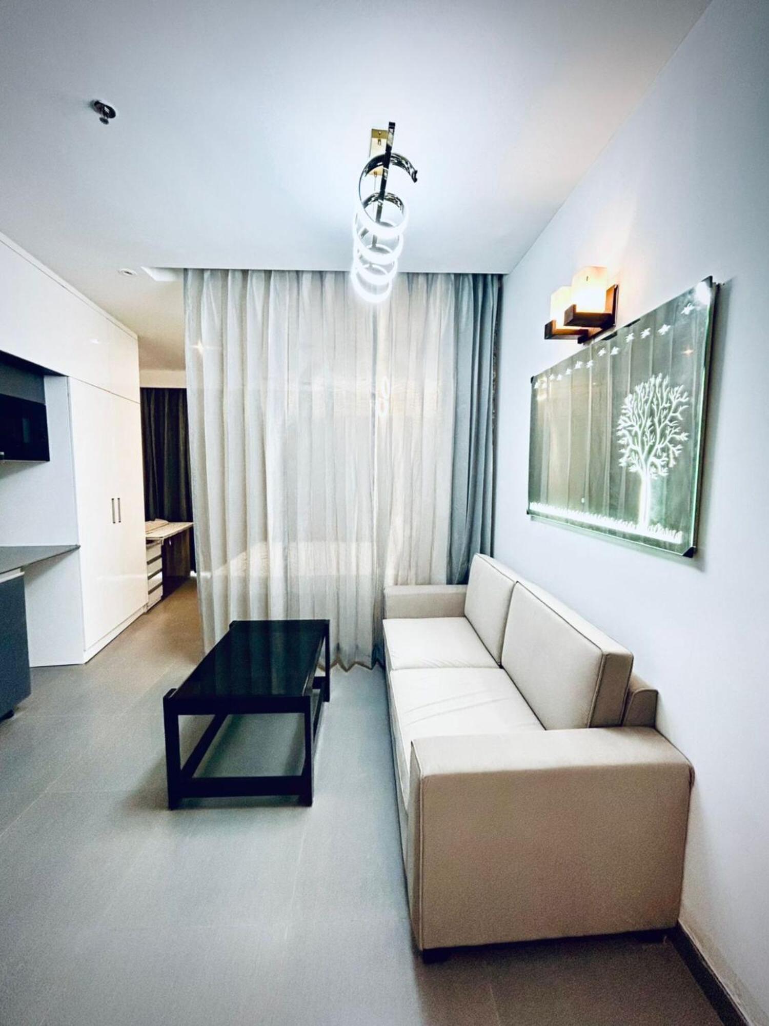 Supernova Luxury Stays In Noida Apartment