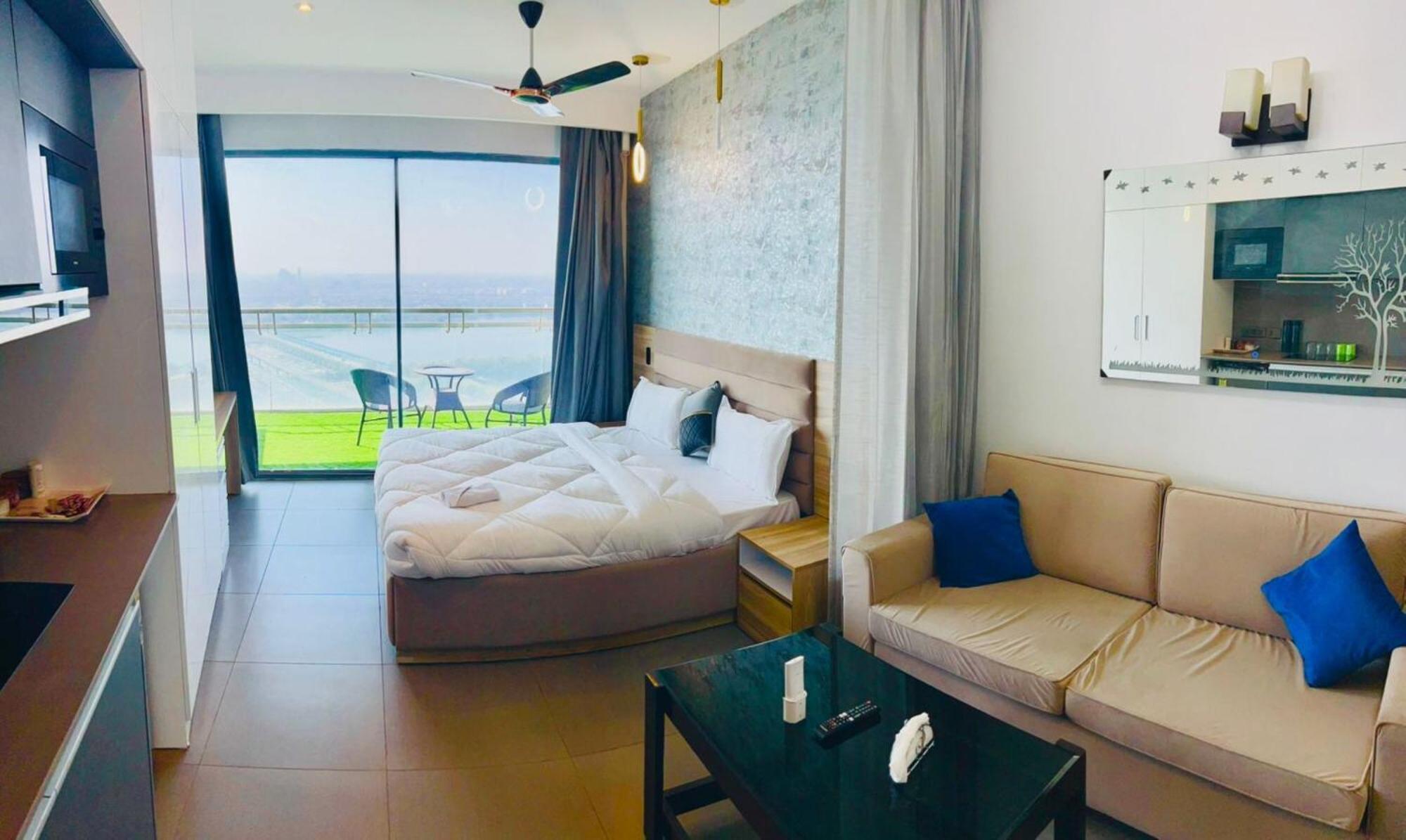 Supernova Luxury Stays In Noida Apartment *