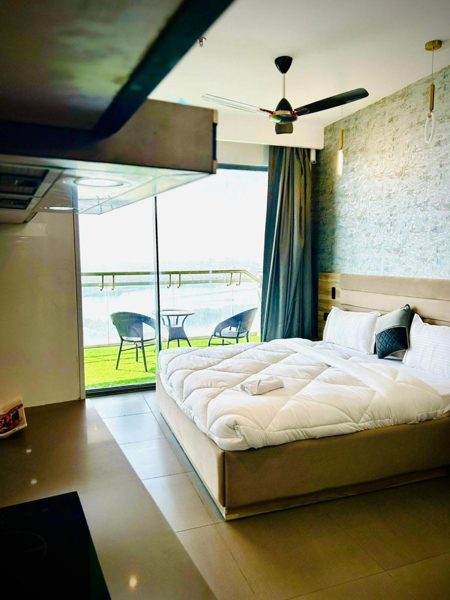 Supernova Luxury Stays In Noida