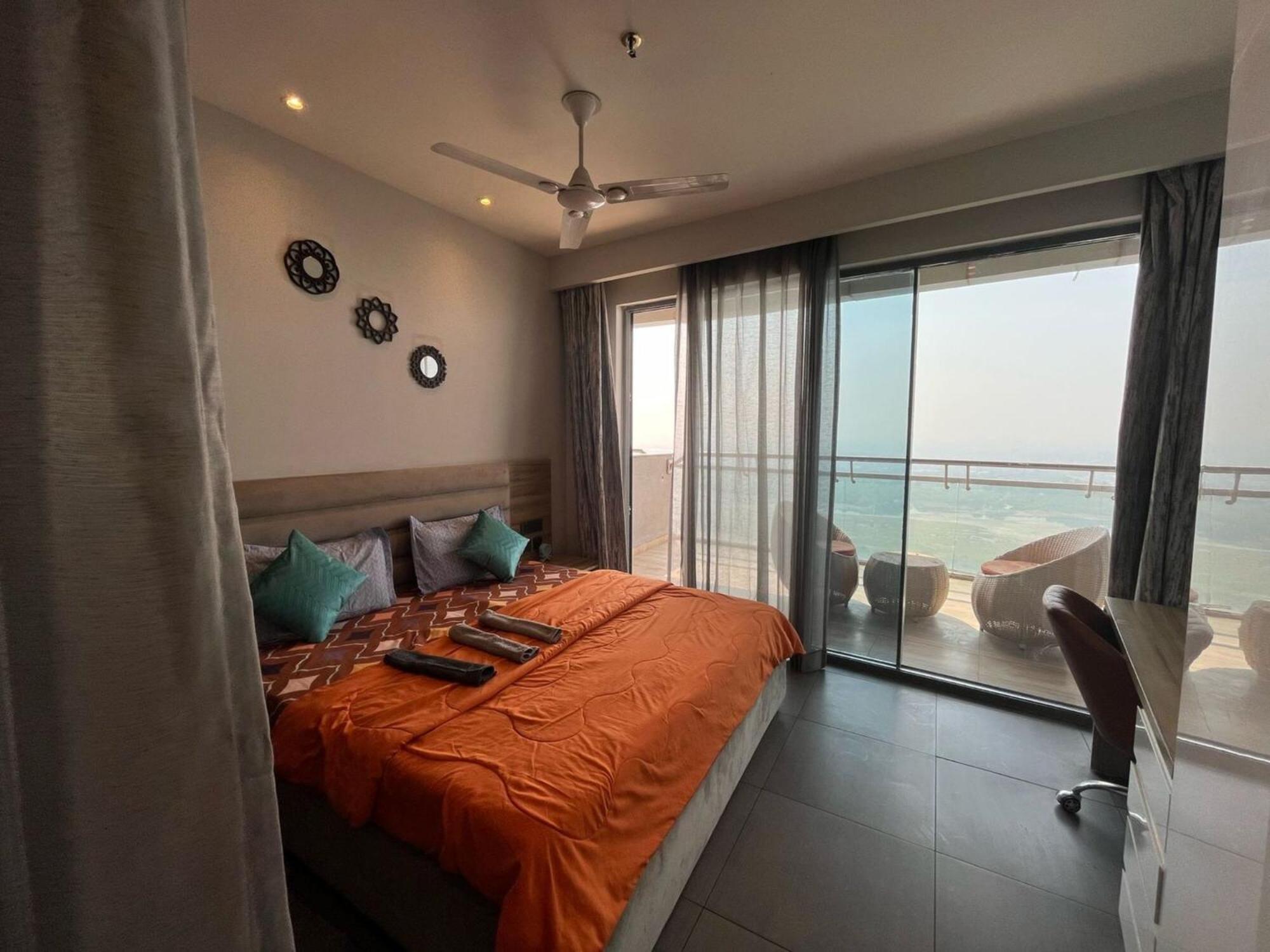 Supernova Luxury Stays In Noida * New Delhi