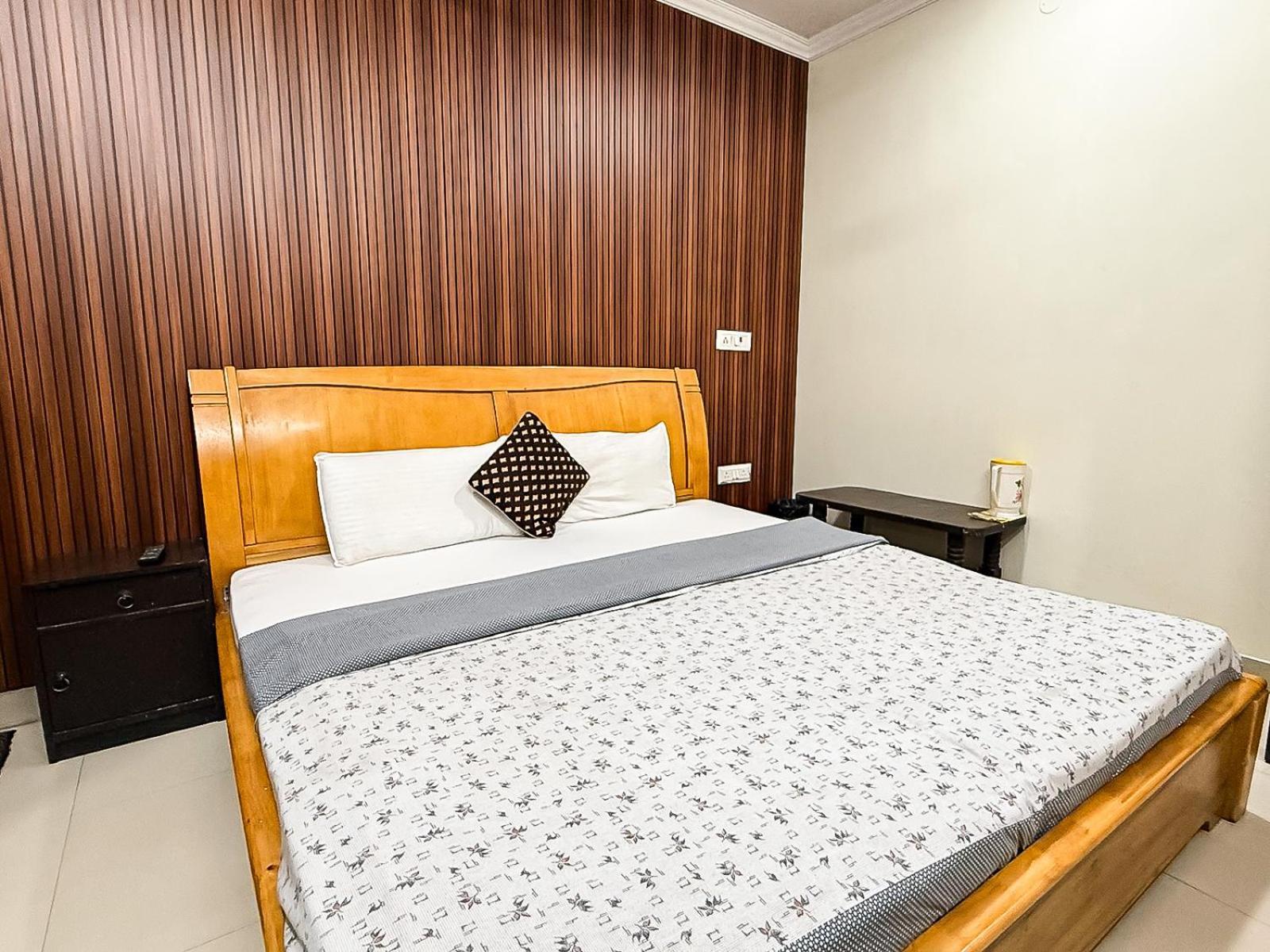 Bed & Breakfast J In Karol Bagh