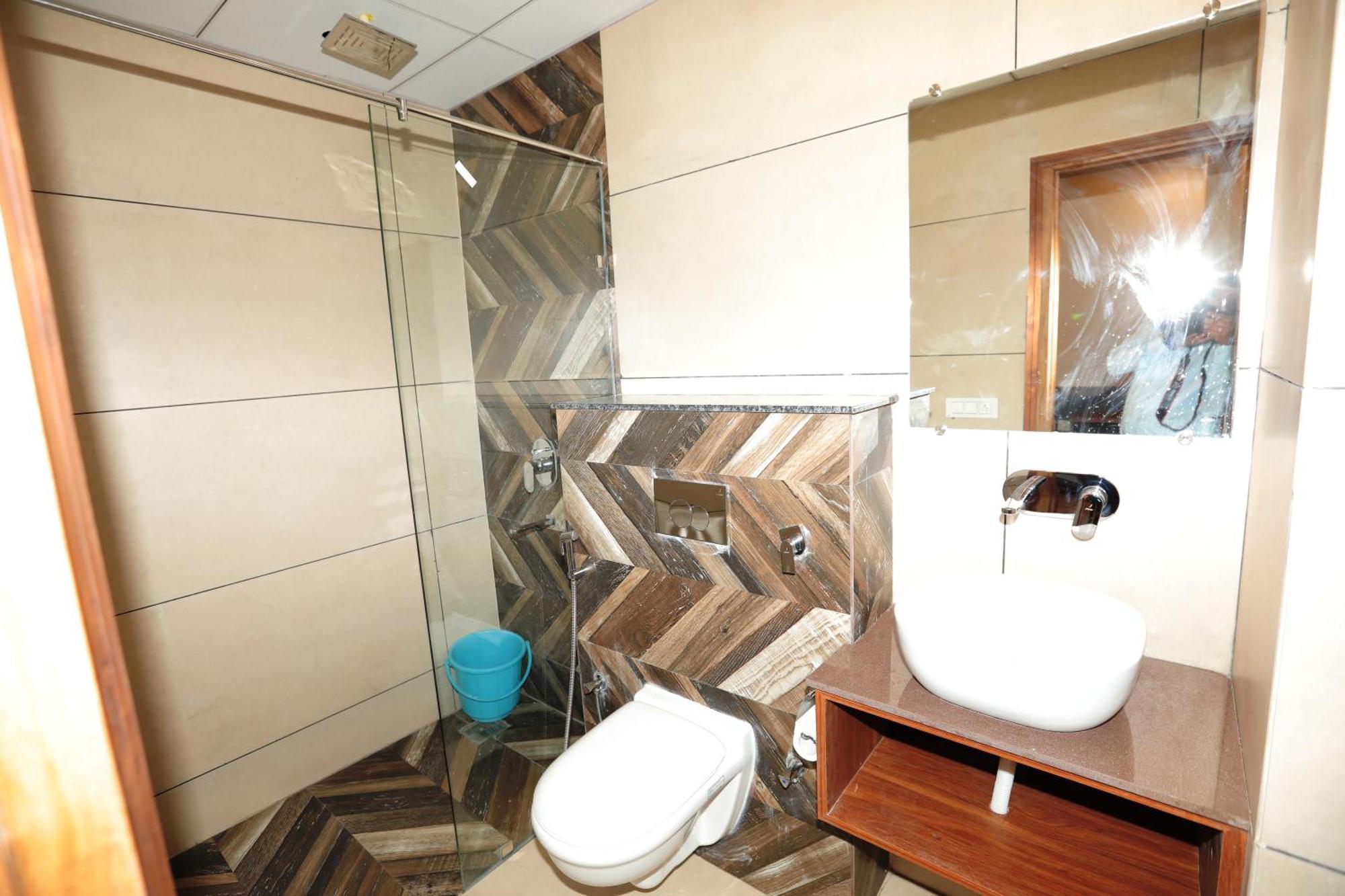 Hotel Prem Dulexe' 200 M From Railway Station 3*