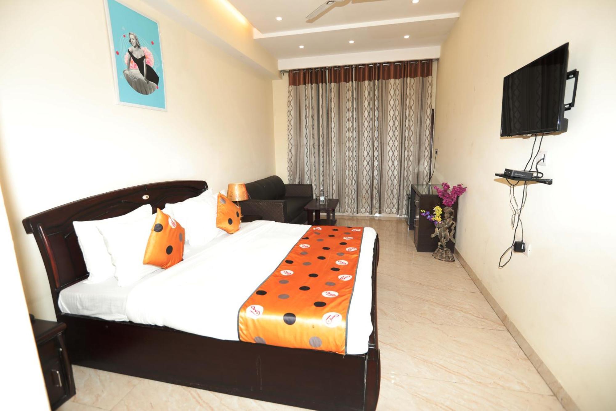 Hotel Star View '2mins From Metro Station Near 5mins Distance Railway Station