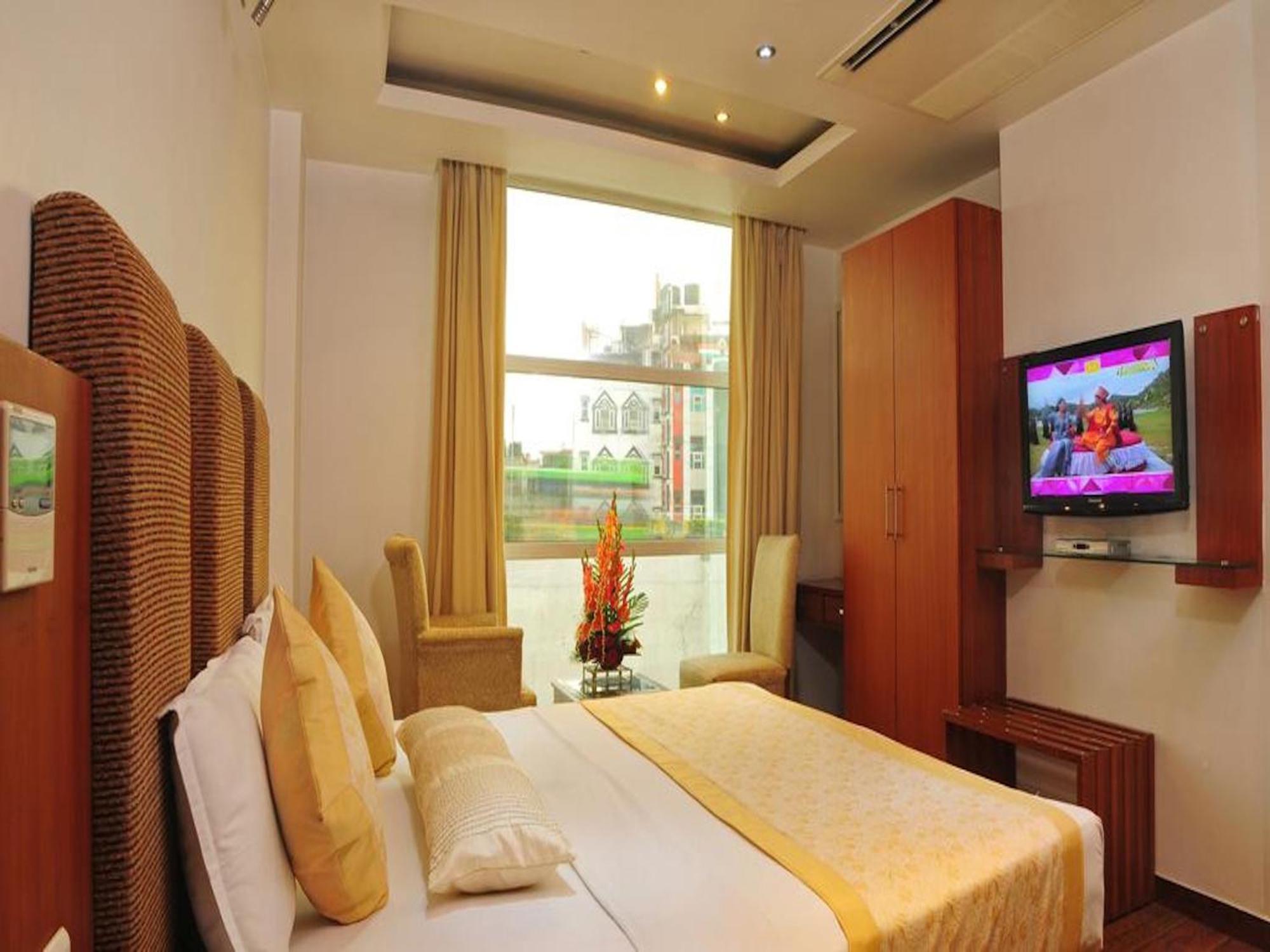 Hotel Palm Do'r - 02 Mins From Railway Station 3*