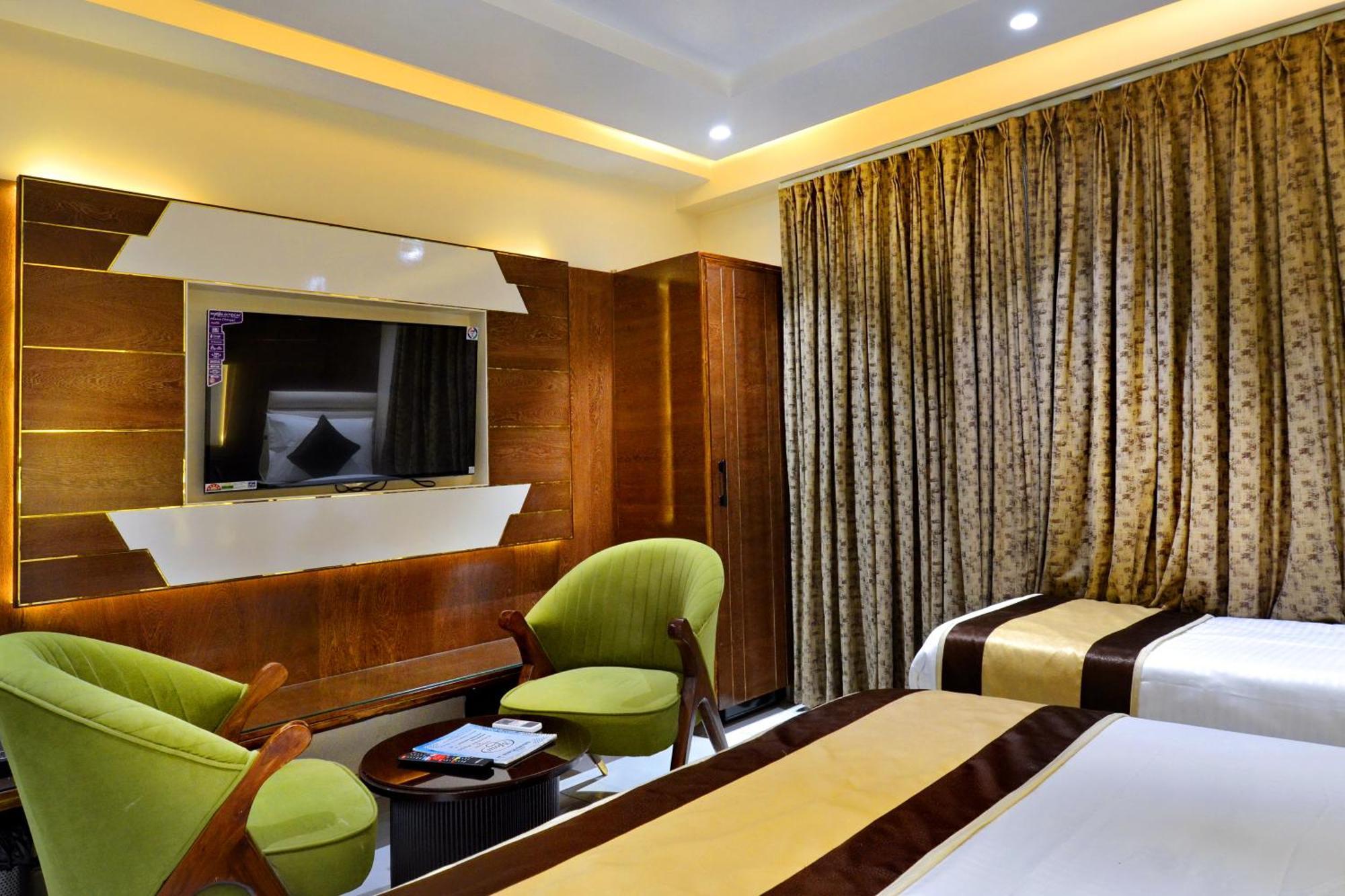 Grand Plaza In Centre - At Railway Station Hotel