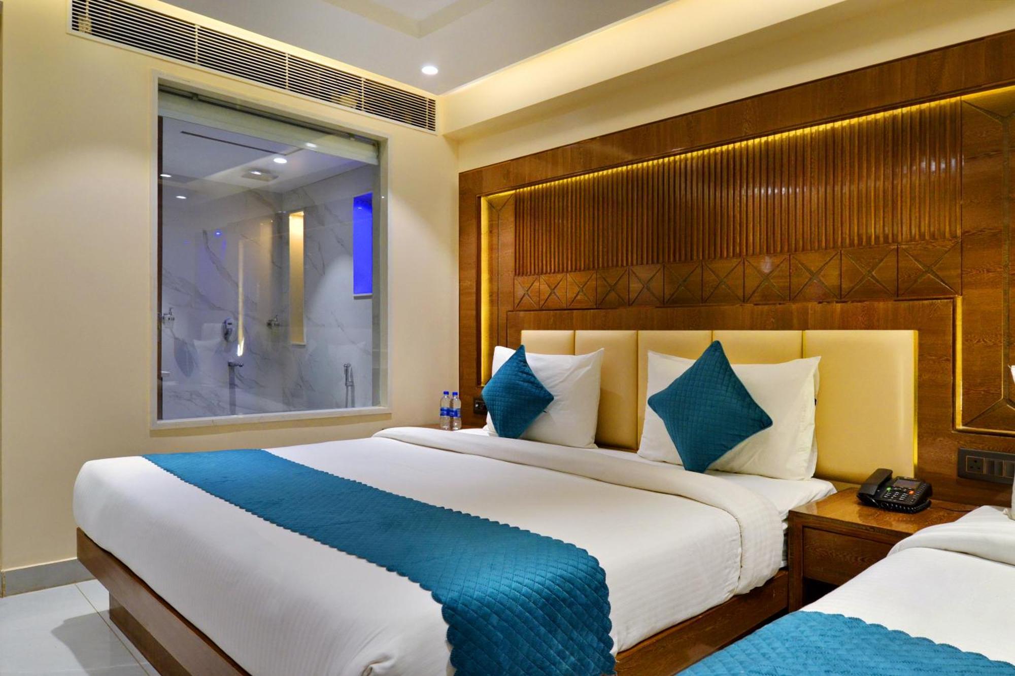 Hotel Grand Plaza In Centre - At Railway Station 4*