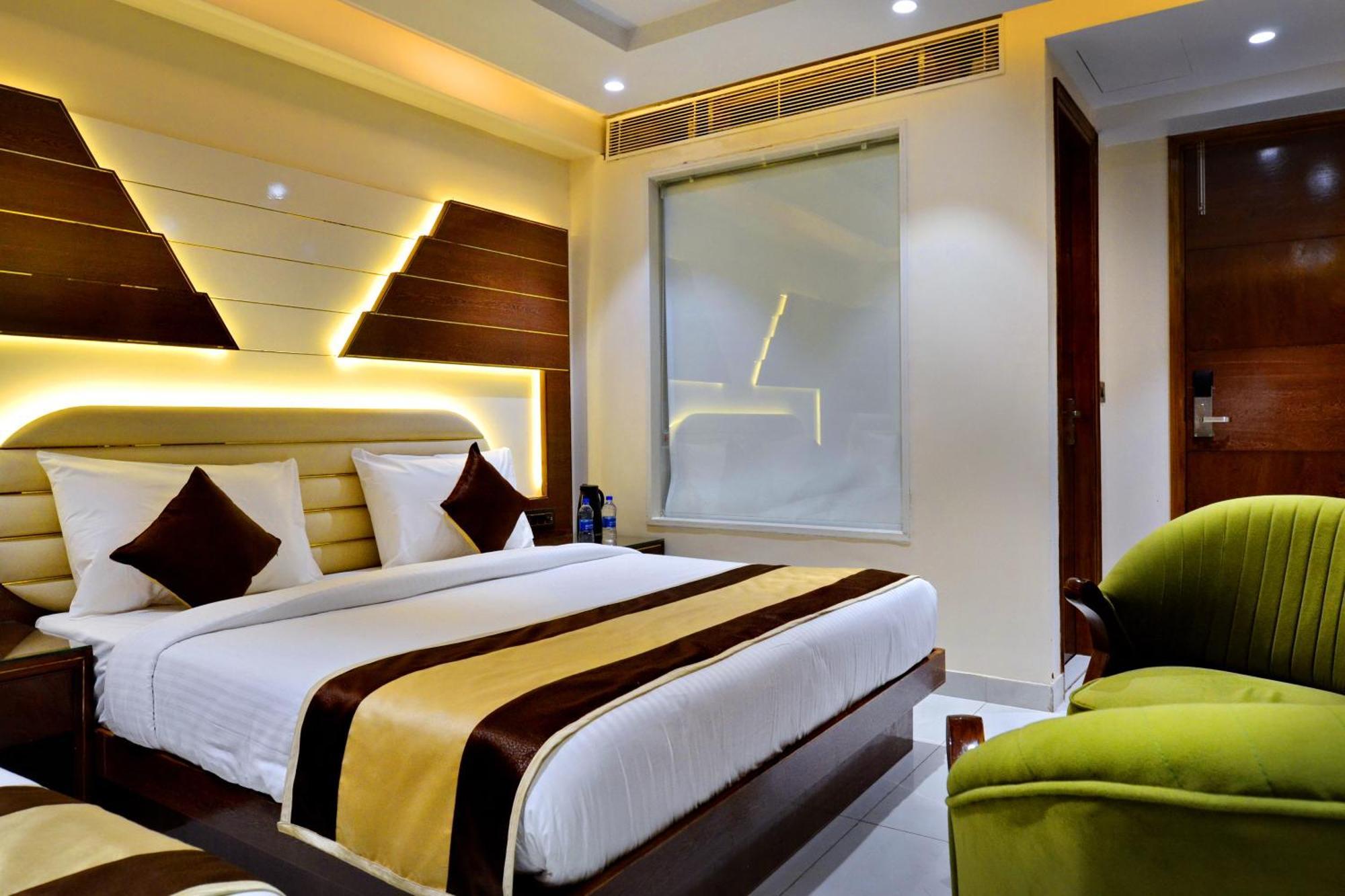 Grand Plaza In Centre - At Railway Station Hotel New Delhi