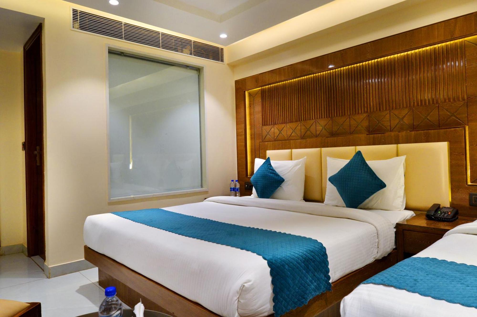 Grand Plaza In Centre - At Railway Station New Delhi