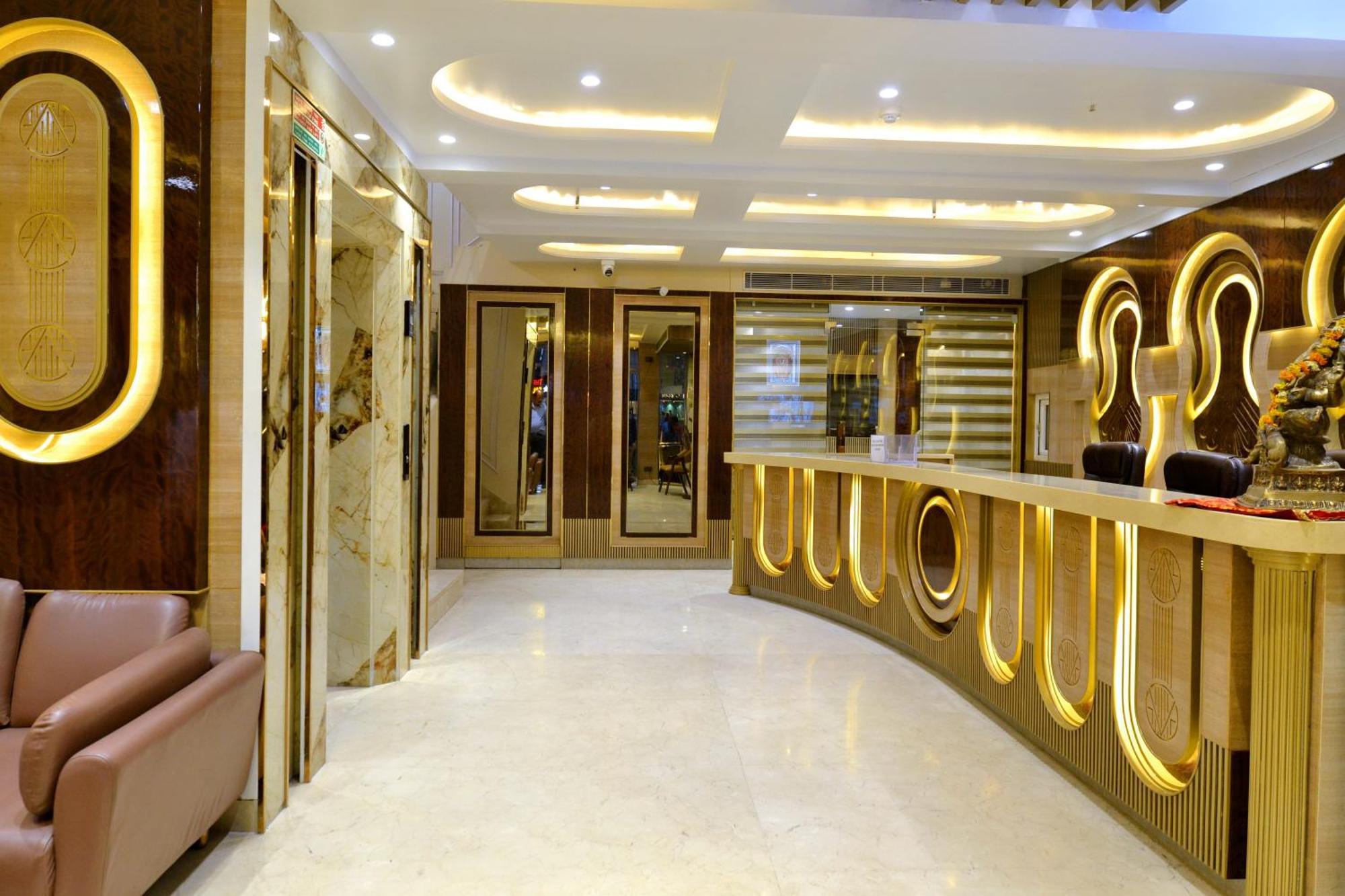 Grand Plaza In Centre - At Railway Station Hotel