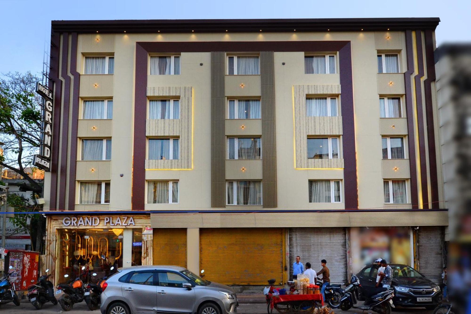Hotel Grand Plaza In Centre - At Railway Station