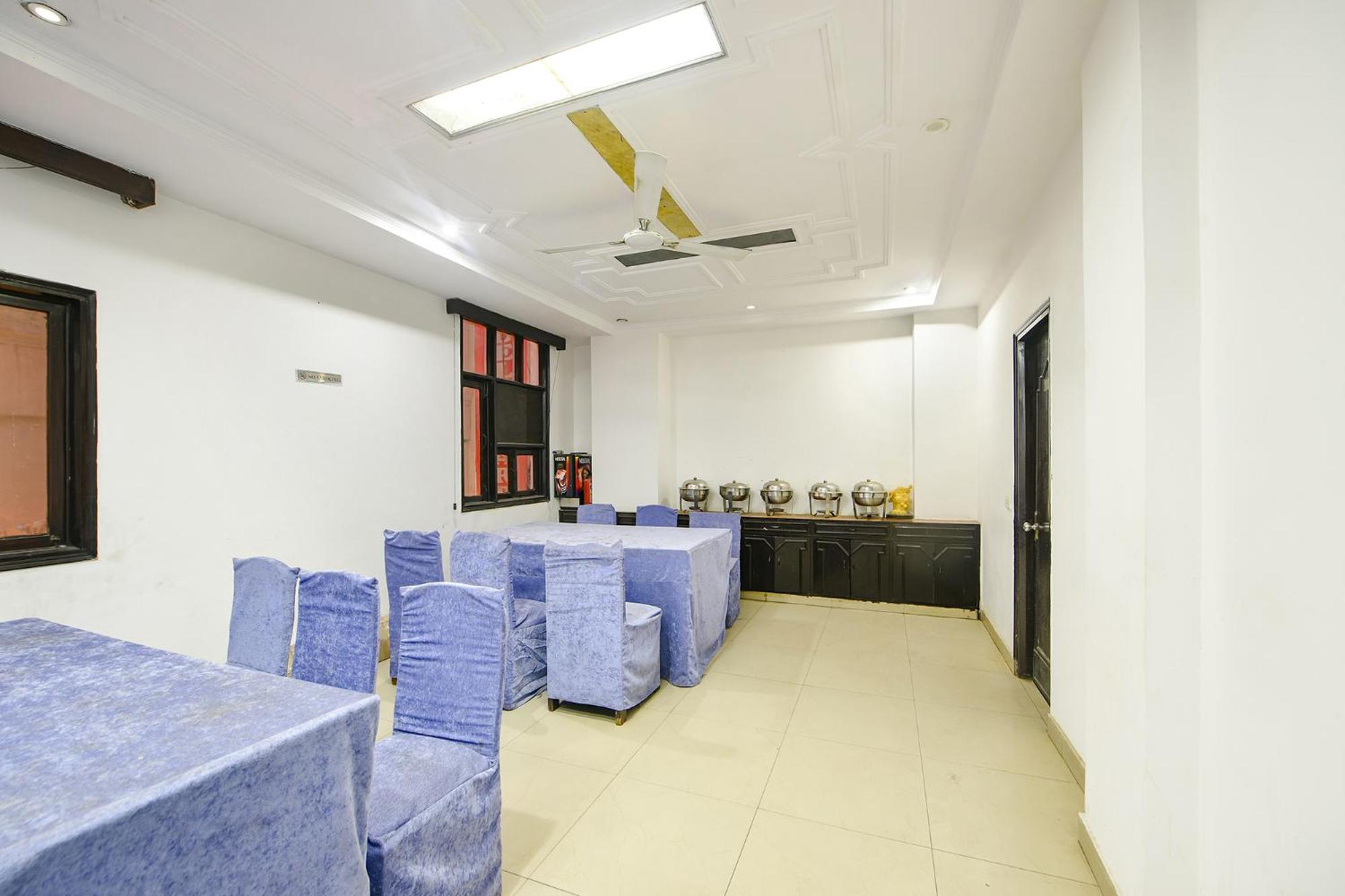 Fabhotel Darbar Near Karol Bagh Market 3*
