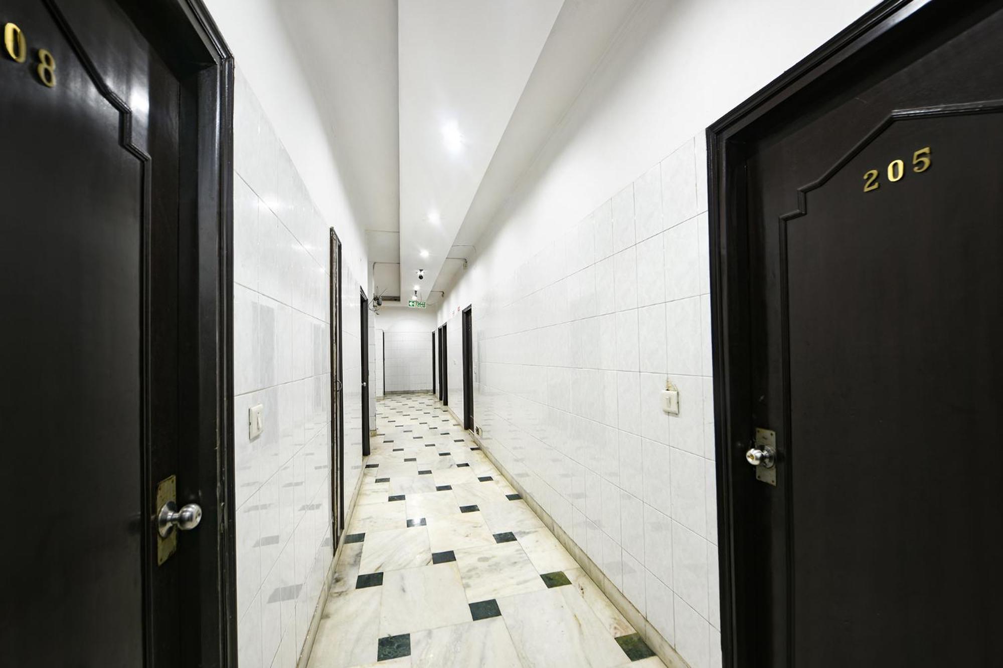 Fabhotel Darbar Near Karol Bagh Market Hotel