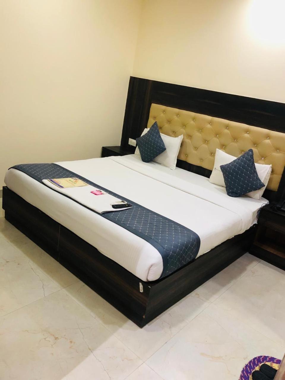 Hotel Ivy Plaza Near Igi Airport Hotel