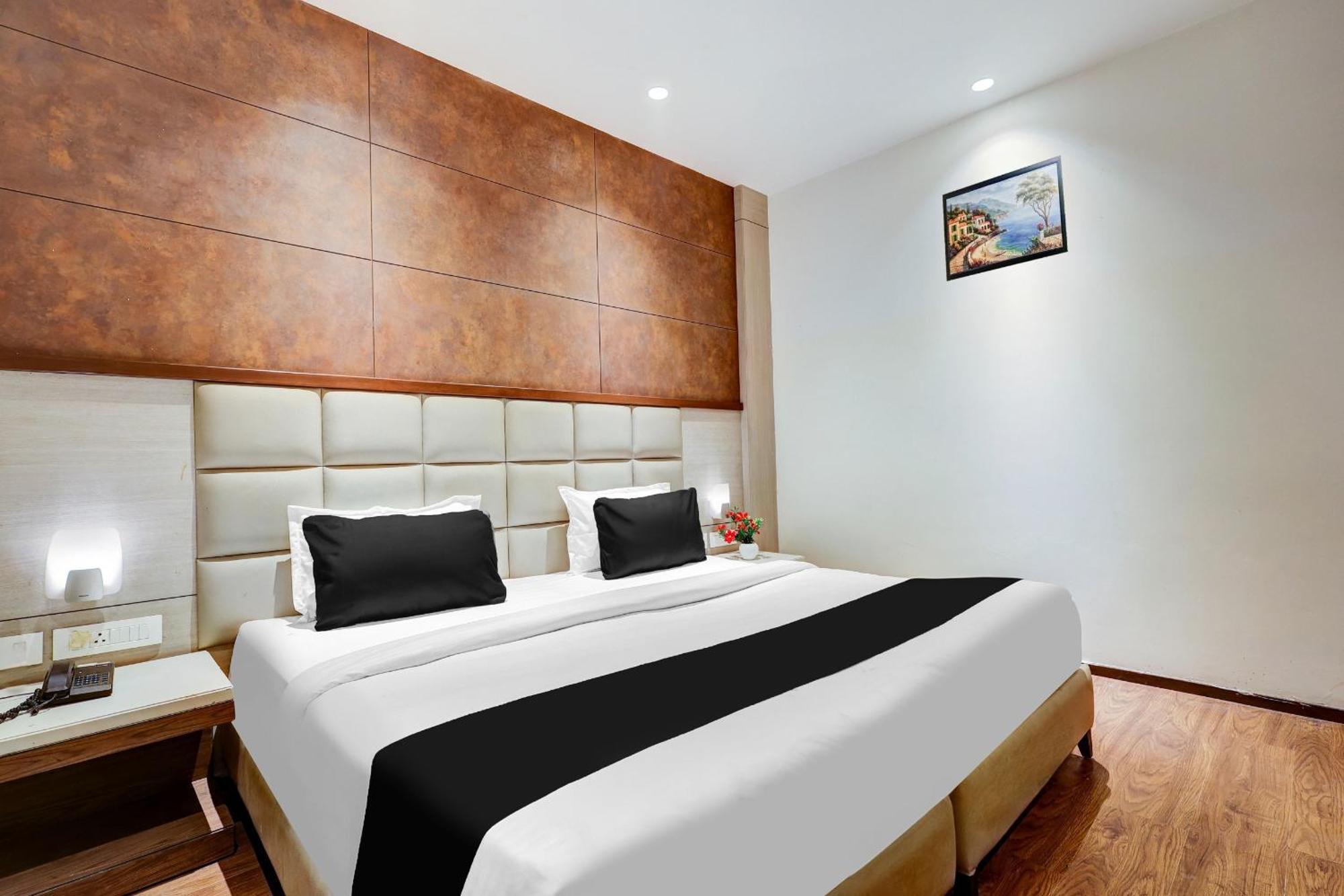 Hotel Ivy Plaza Near Igi Airport 4*
