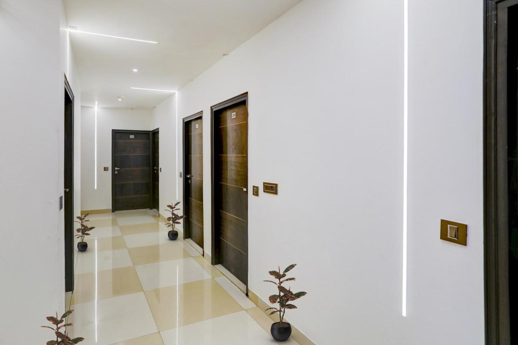 Townhouse West Near Udyog Nagar Metro Station Hotel Nova Deli