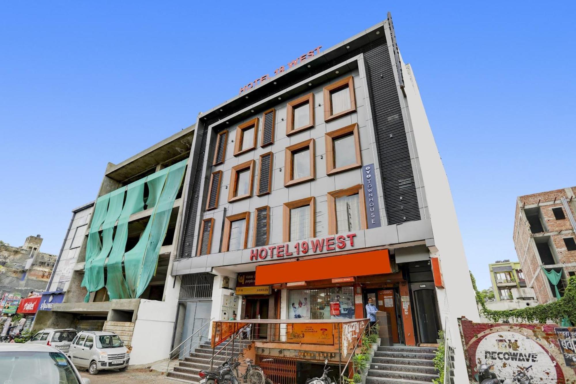 Townhouse West Near Udyog Nagar Metro Station 3* Nova Deli